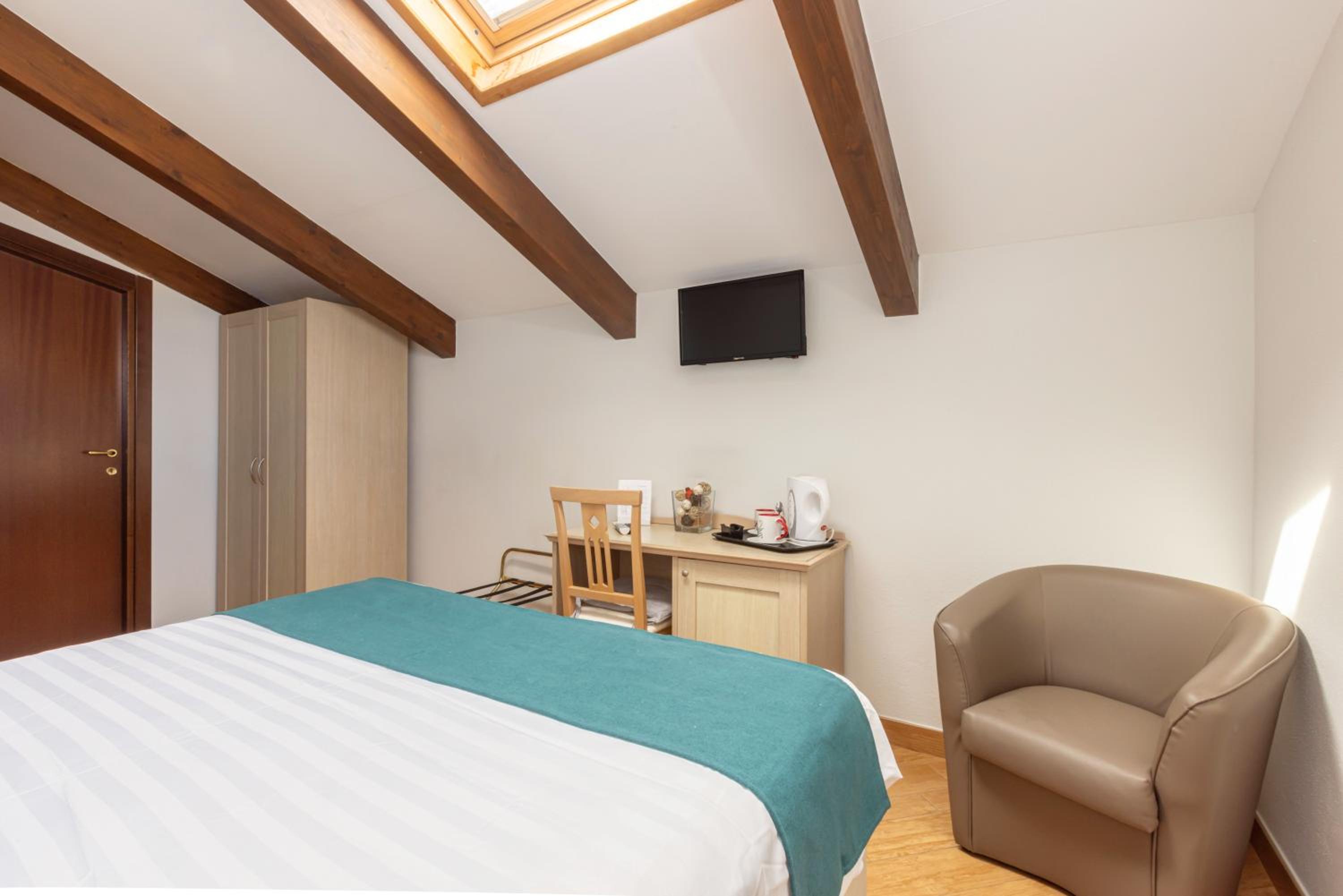 Classic Double Room - Photo 5