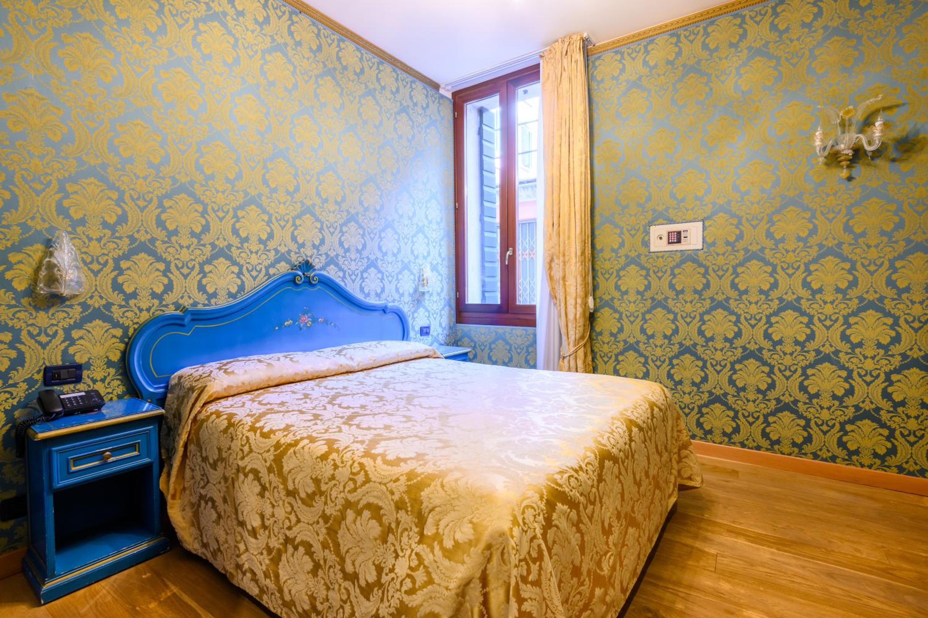 Double or Twin Room photo 3