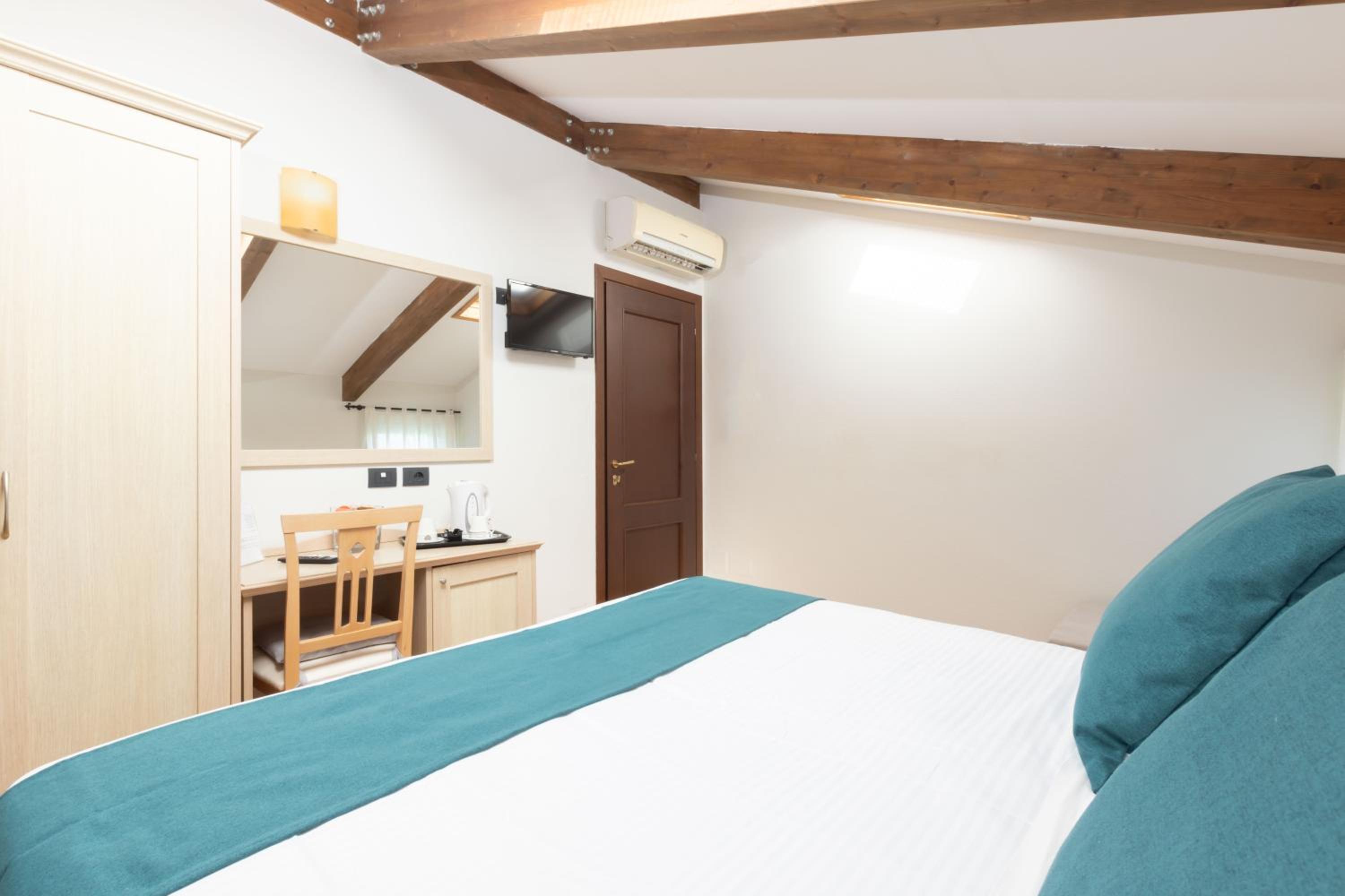 Classic Triple Room - Photo 8