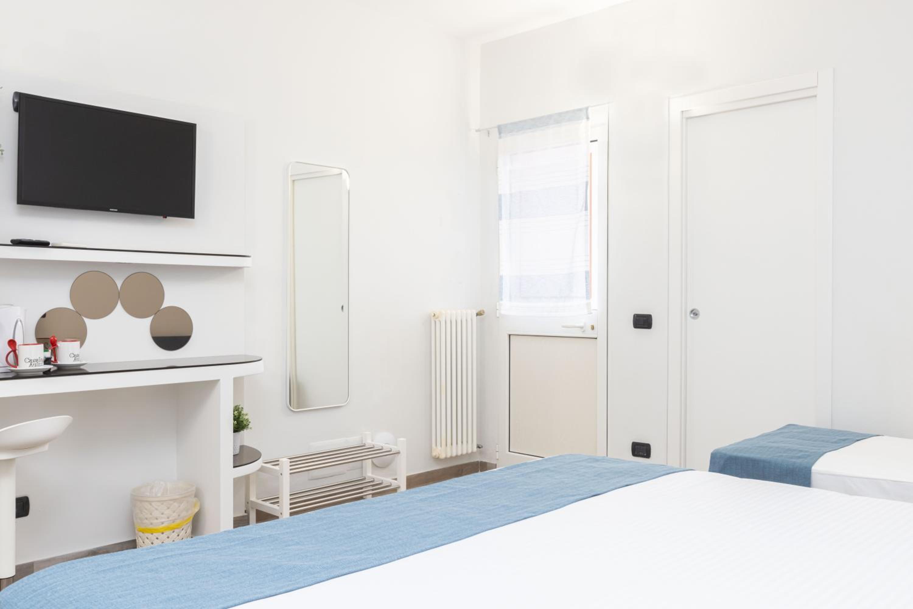Classic Triple Room - Photo 23