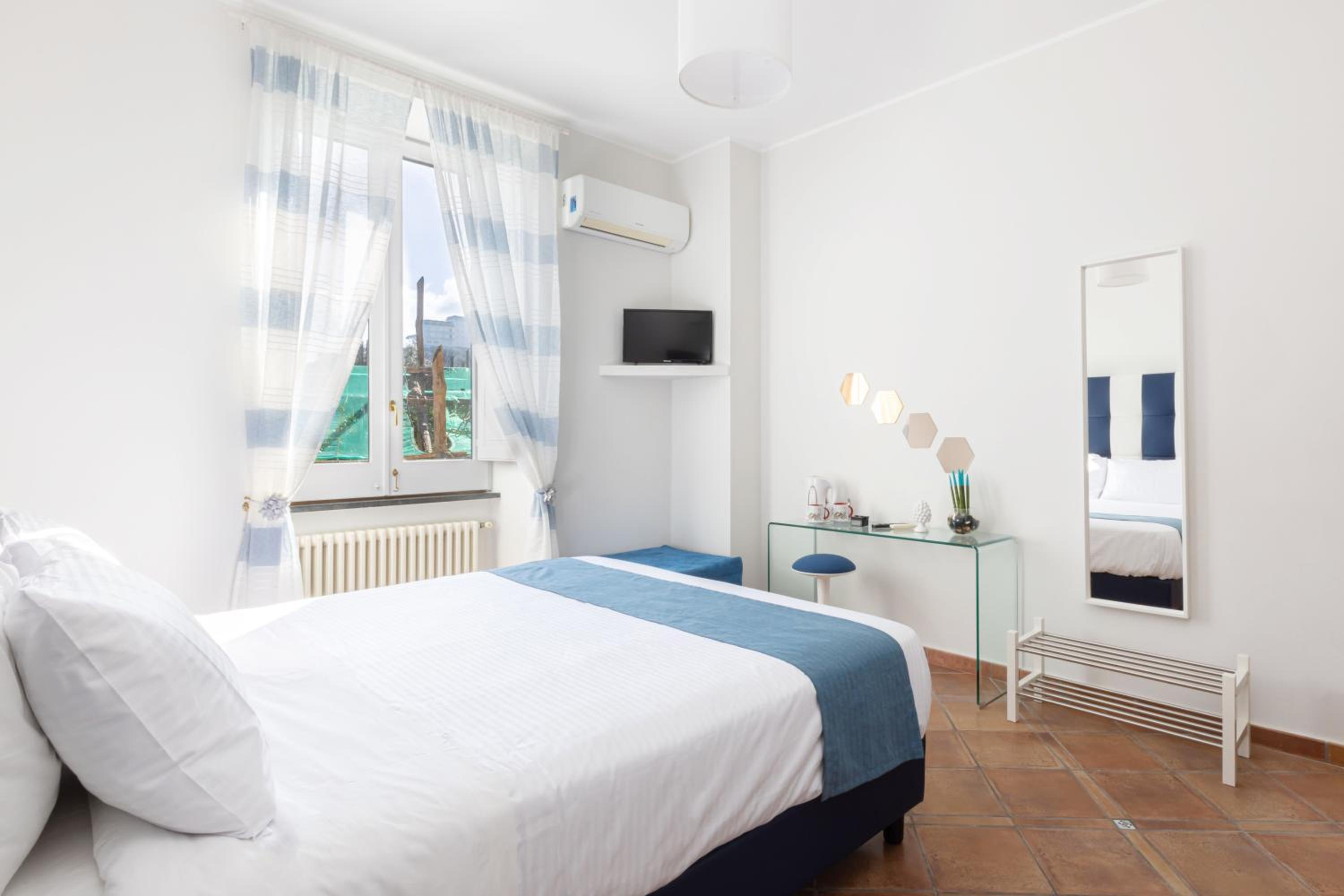 Classic Triple Room - Photo 5