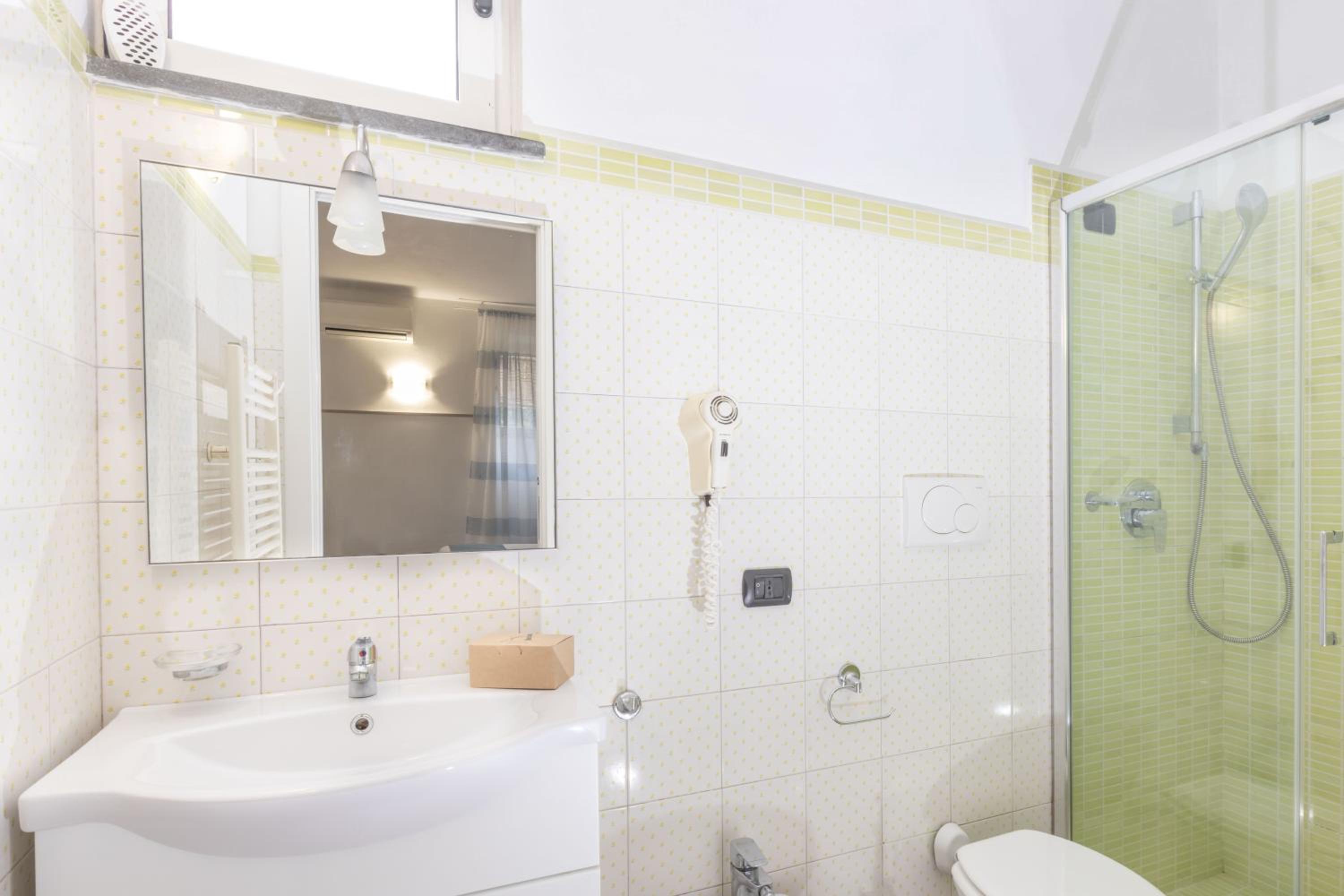 Classic Triple Room - Photo 13