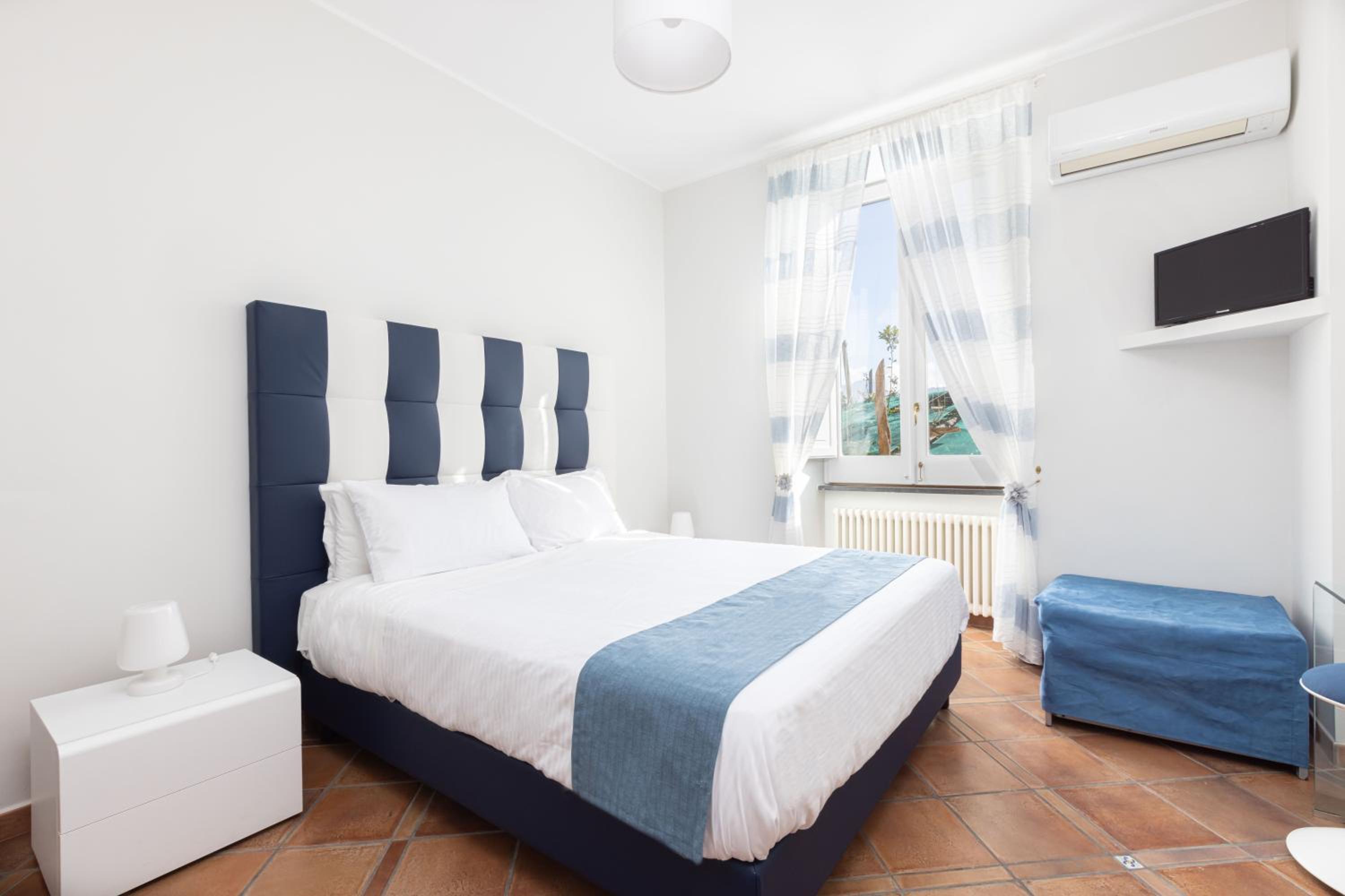Classic Triple Room - Photo 15