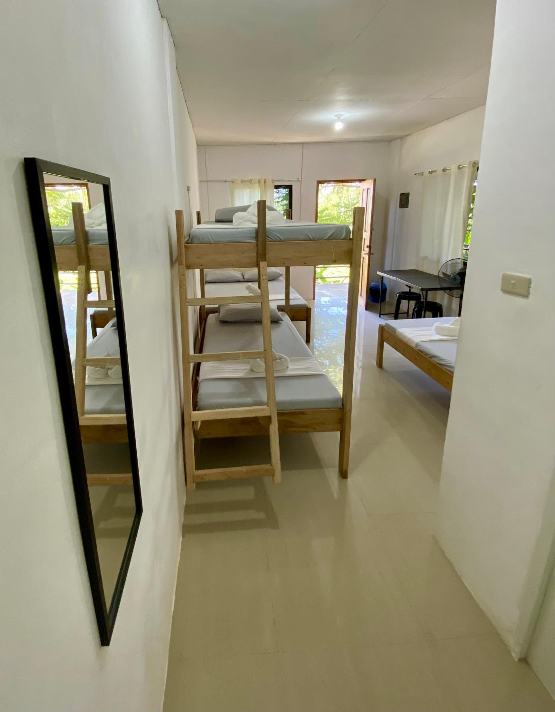 Family Room with Private Bathroom photo 2
