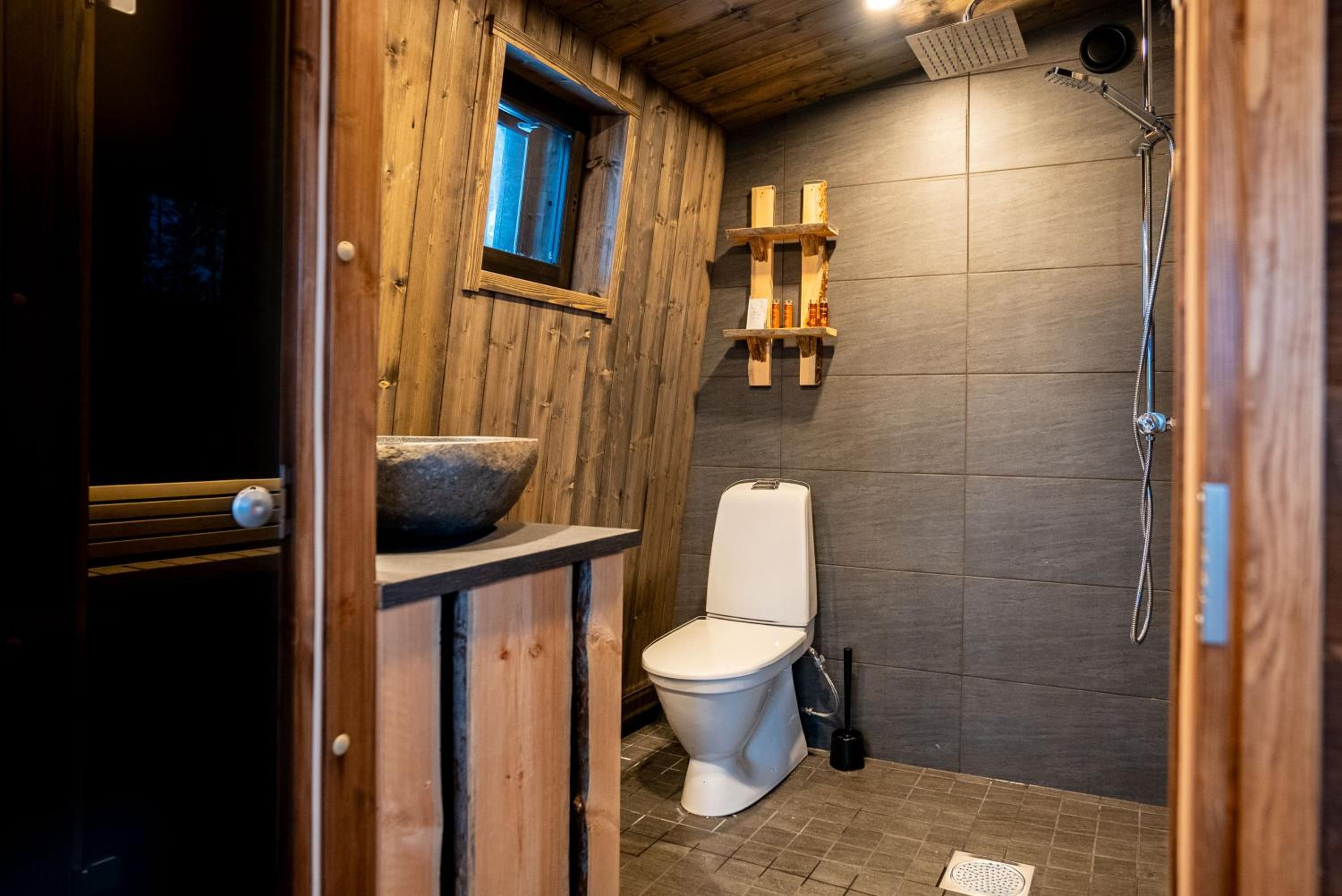 Queen Suite with Spa Bath - Photo 4