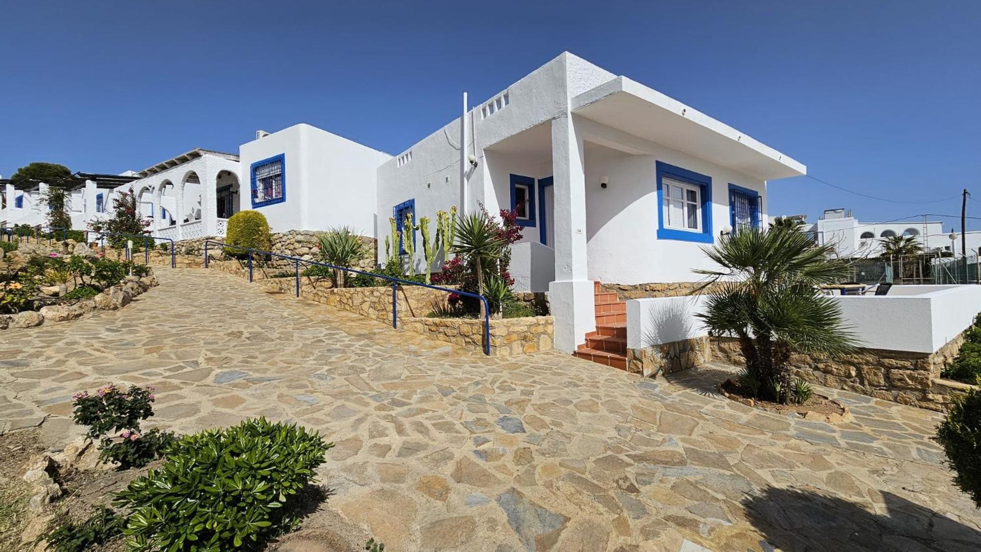 Bungalow with Garden View photo 3