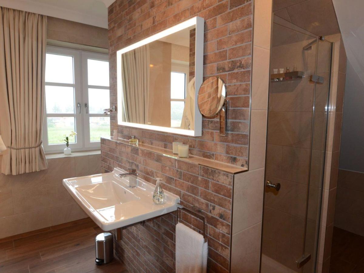 Four-Bedroom House photo 3