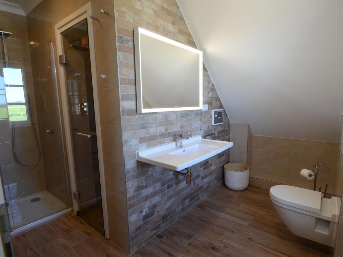 Four-Bedroom House photo 2
