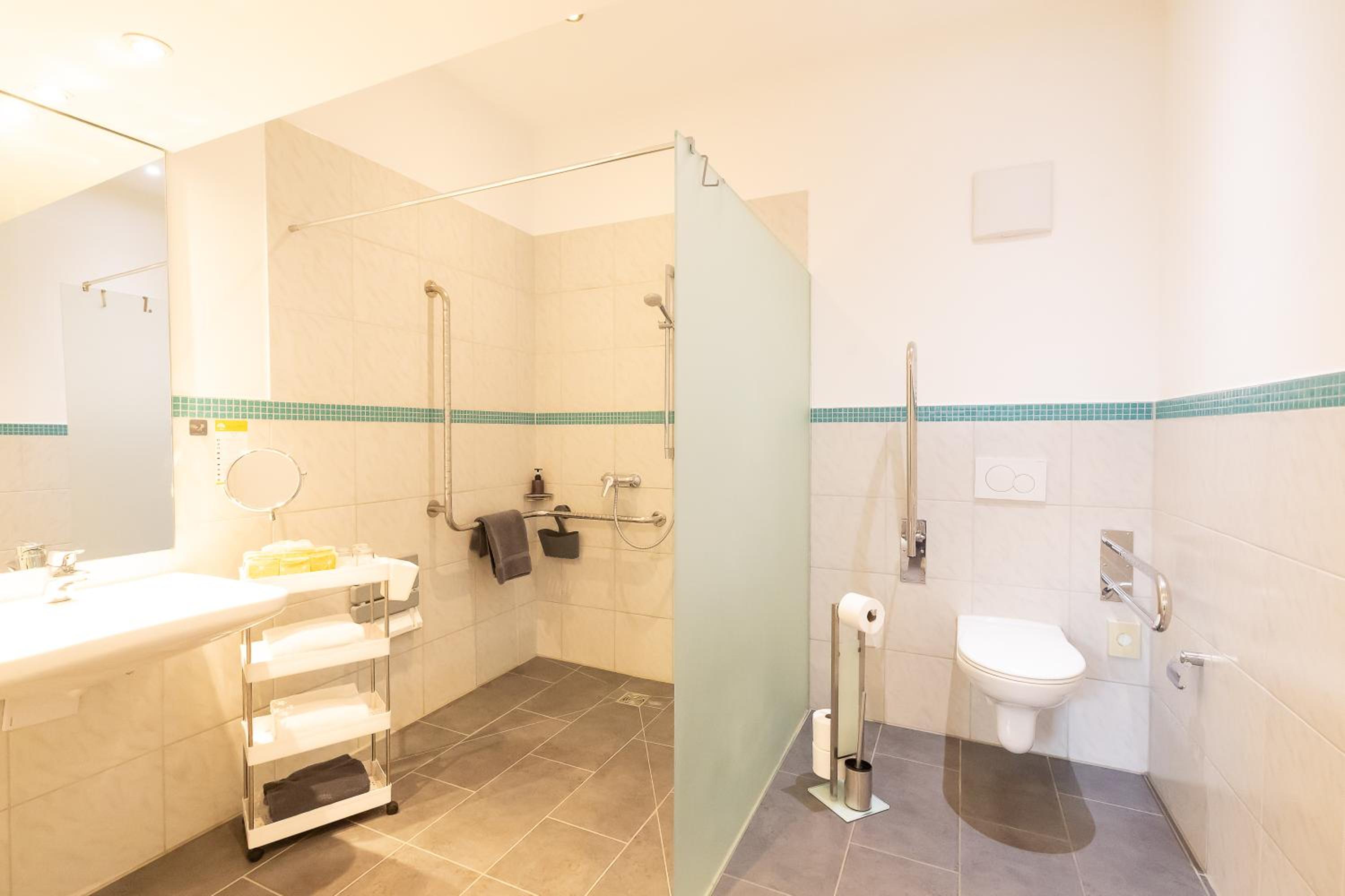 Triple Room - Disability Access - Photo 2