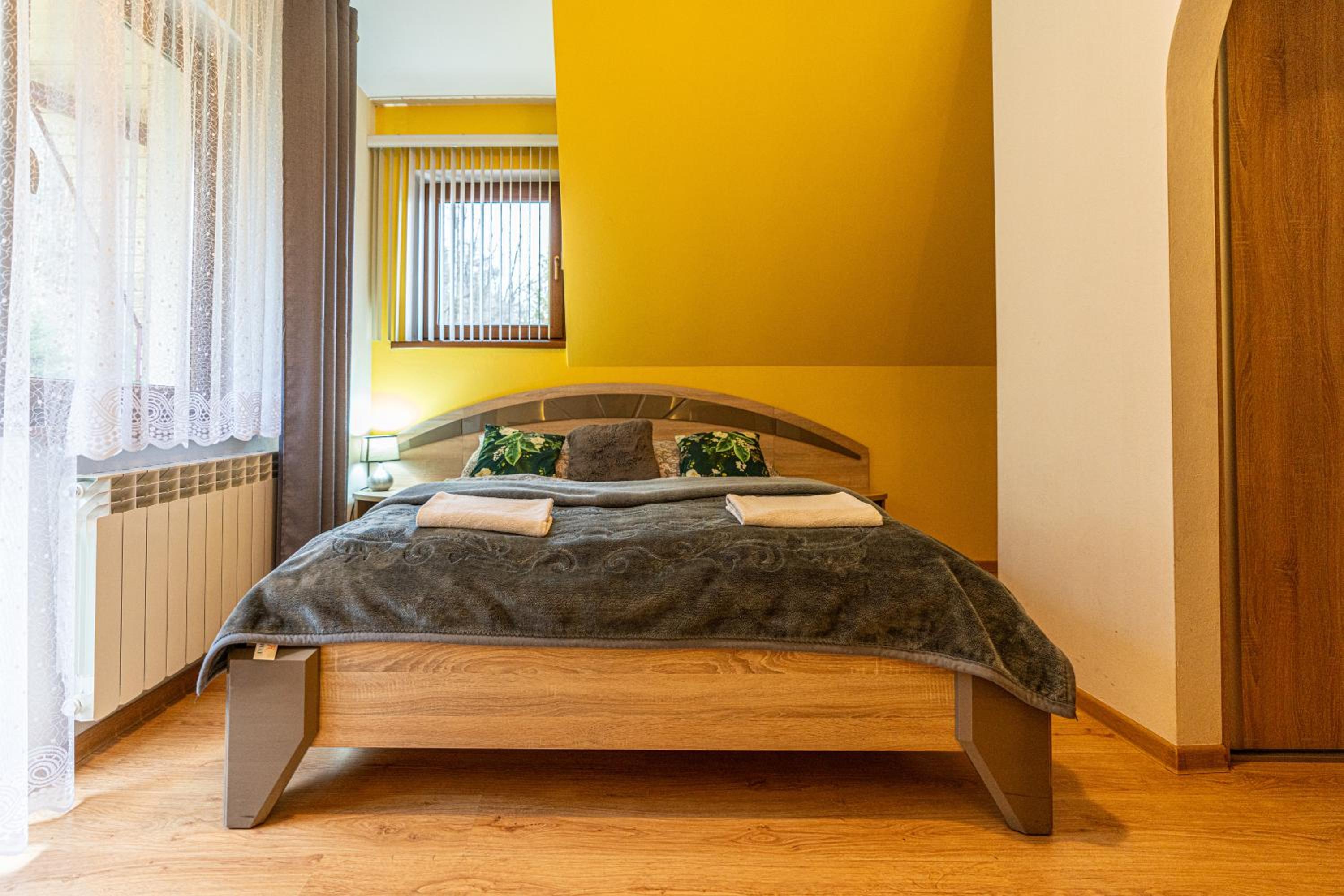 Double Room with Balcony - Photo 10