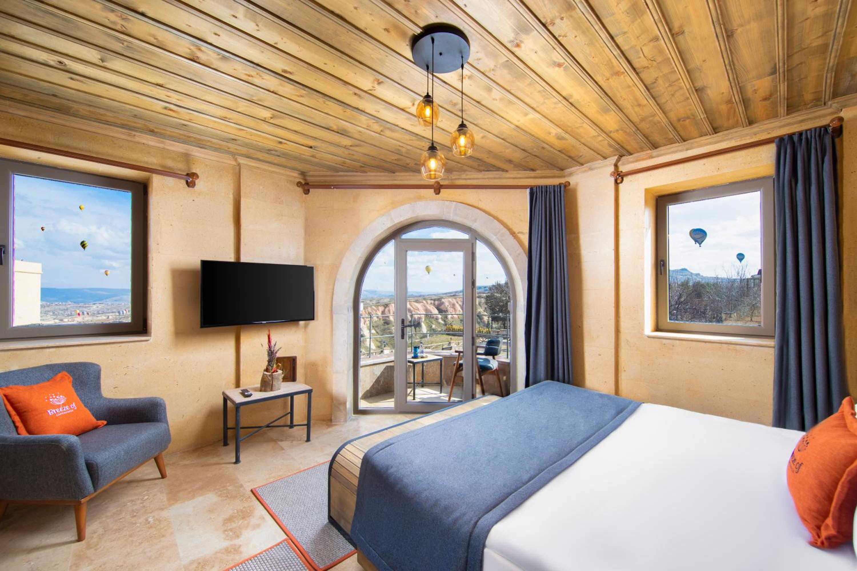 Deluxe Double Room with Balcony photo 1