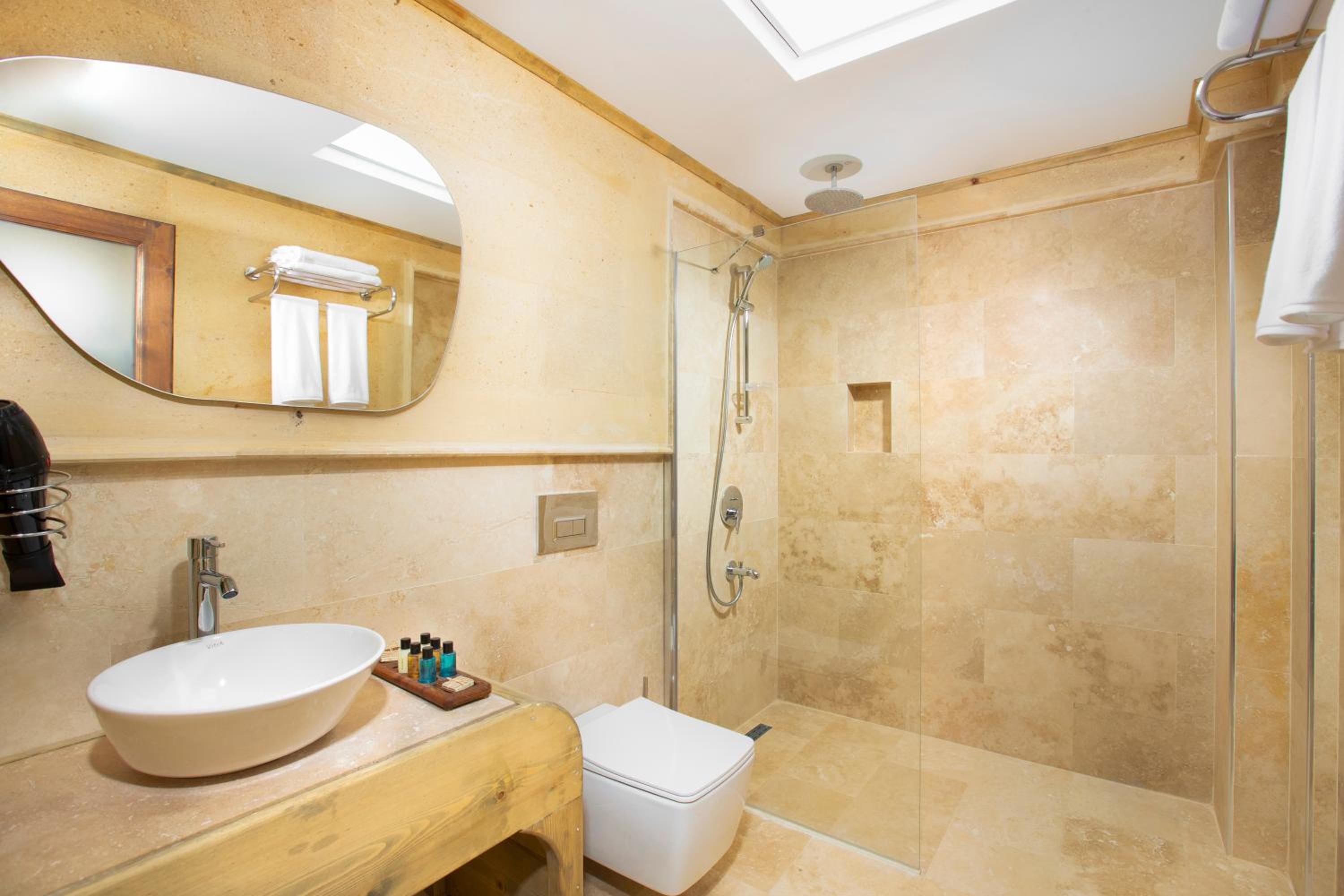 Deluxe Double Room with Balcony photo 2