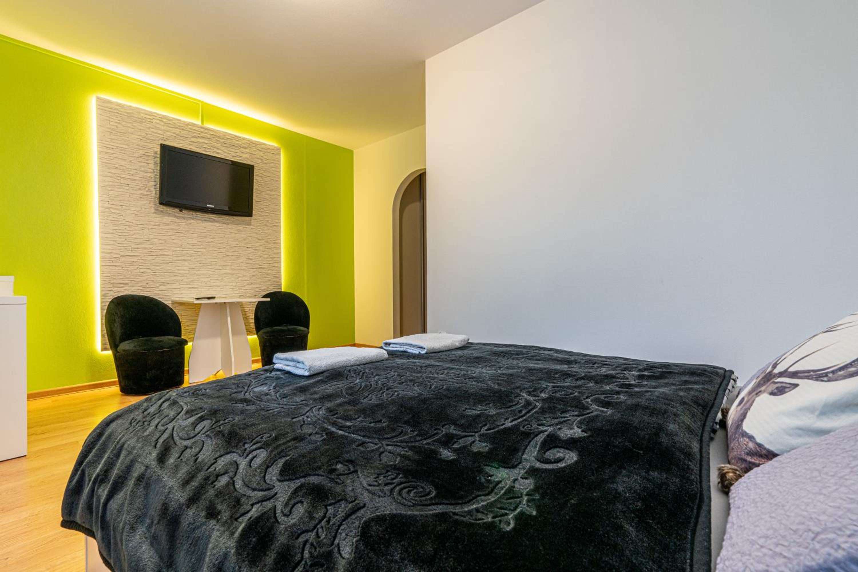 Double Room - Photo 10