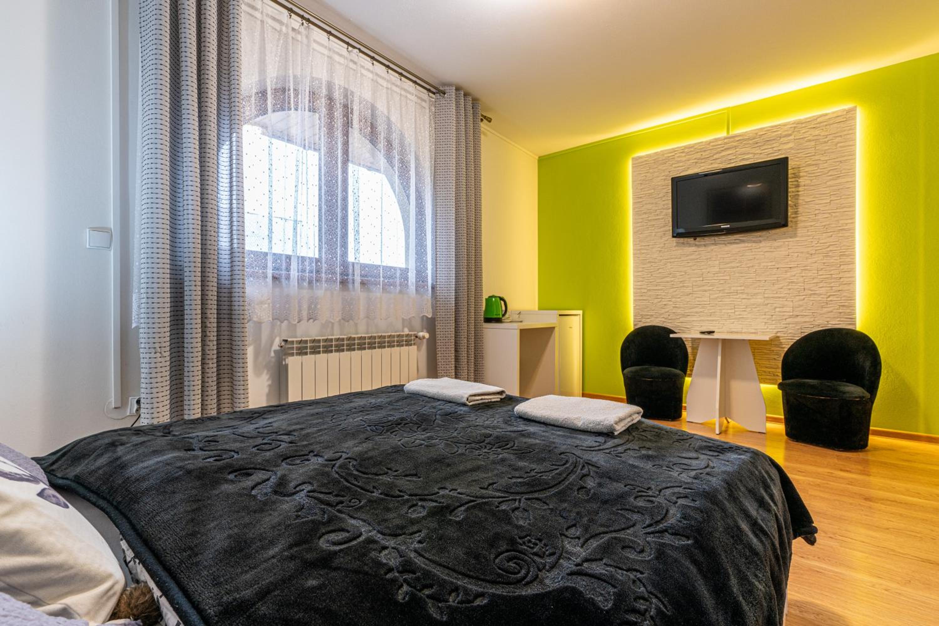 Double Room - Photo 2