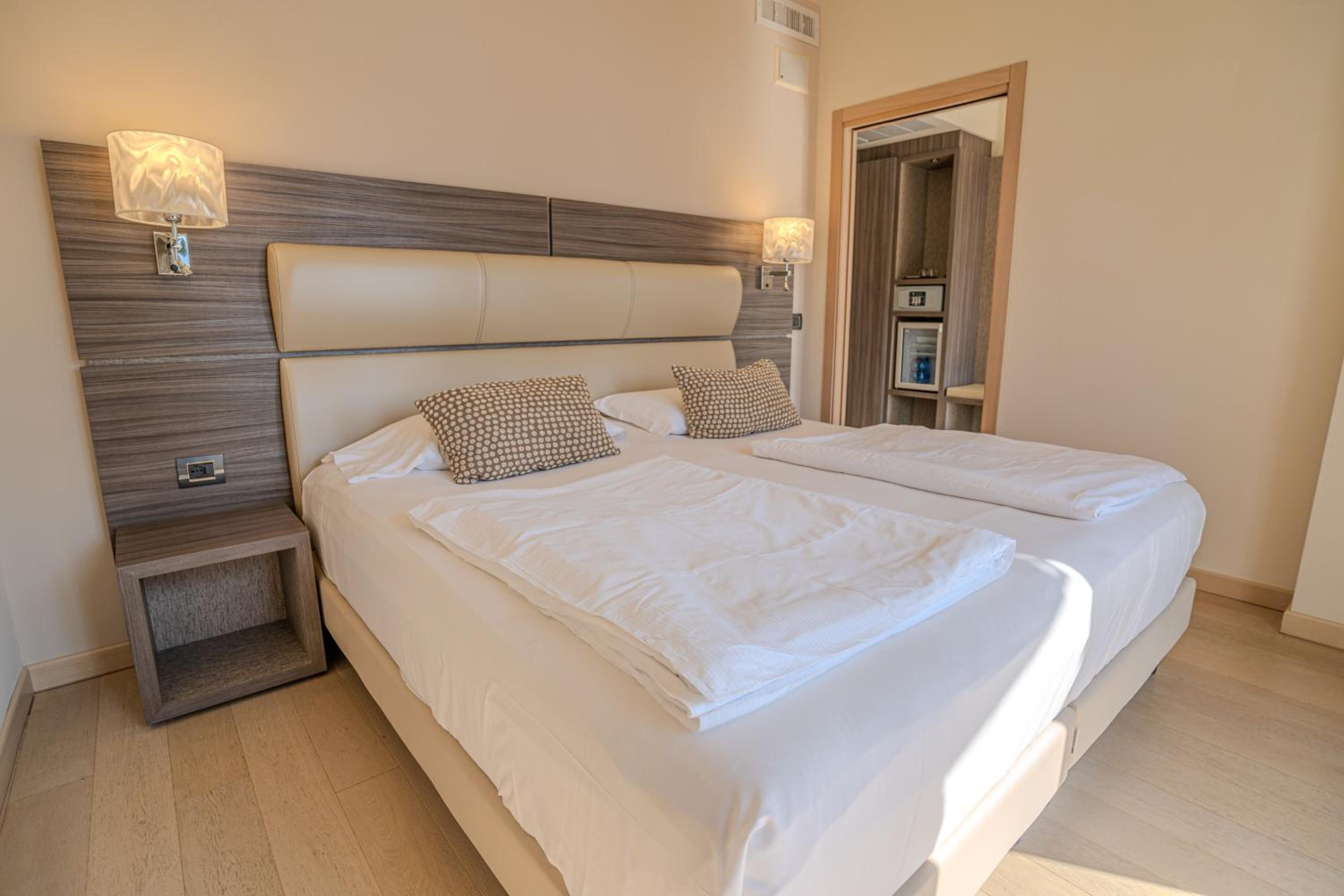 Junior Suite with Lake View photo 2