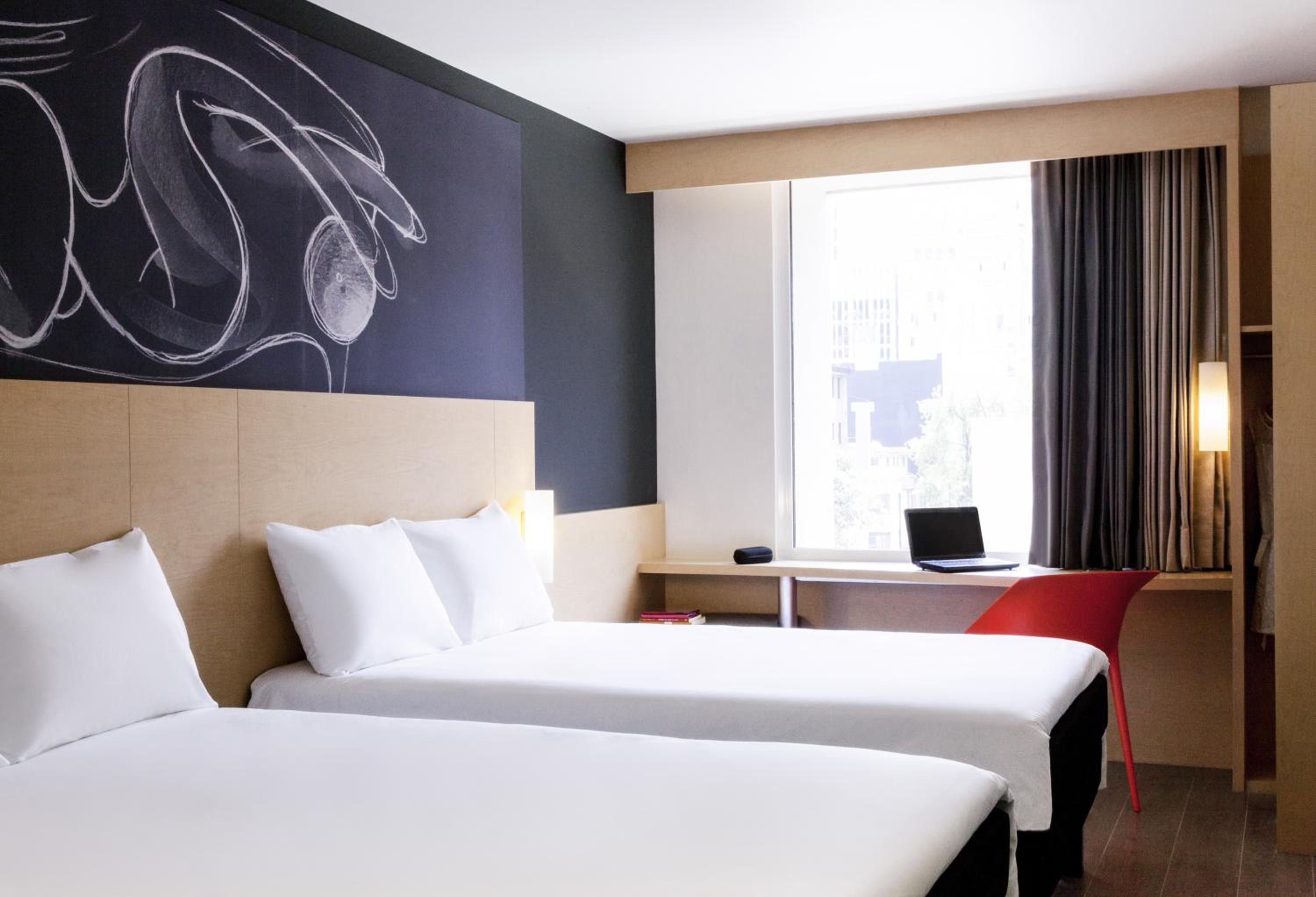 Standard Room with Twin Double Beds photo 1