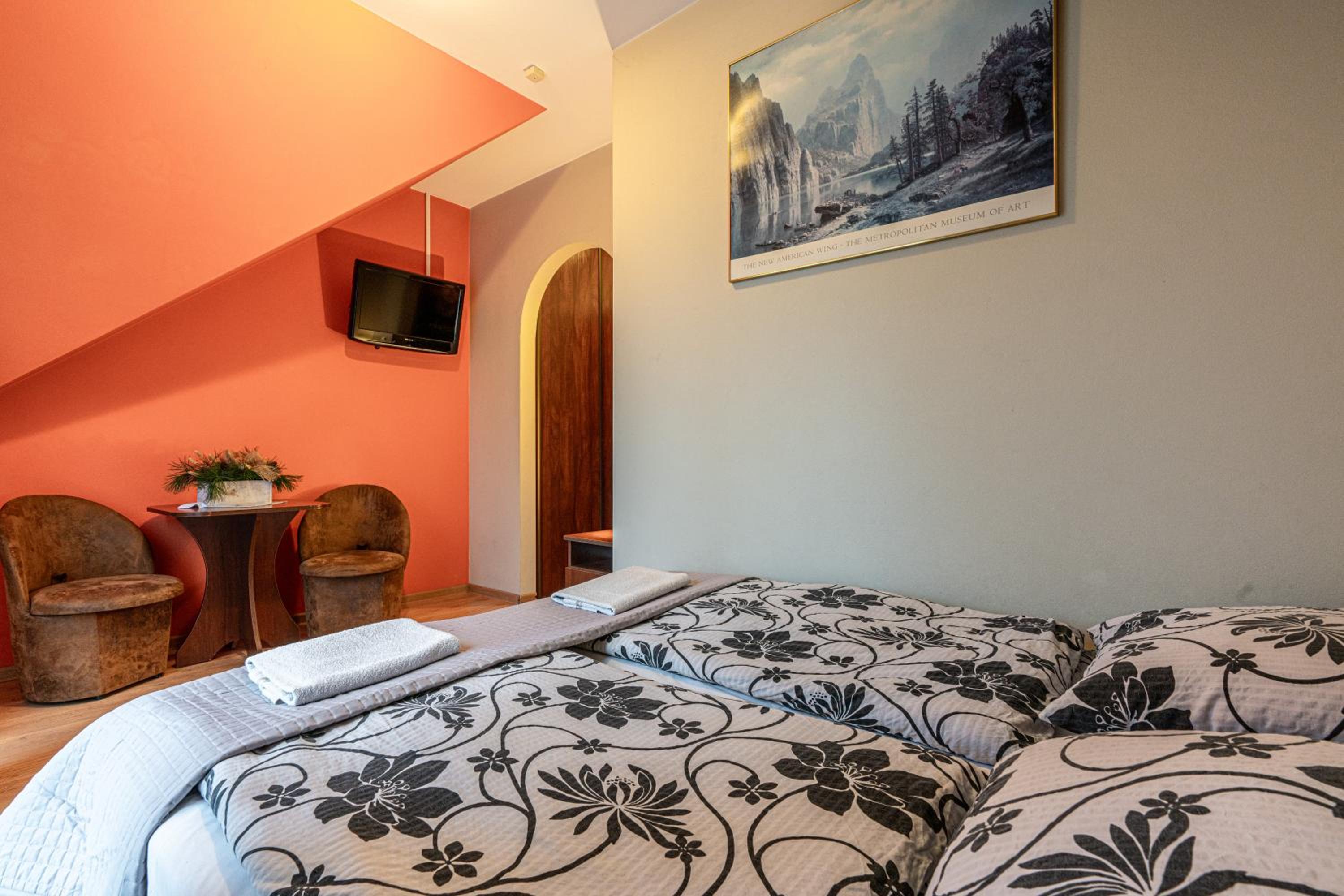 Double Room with Mountain View - Photo 1