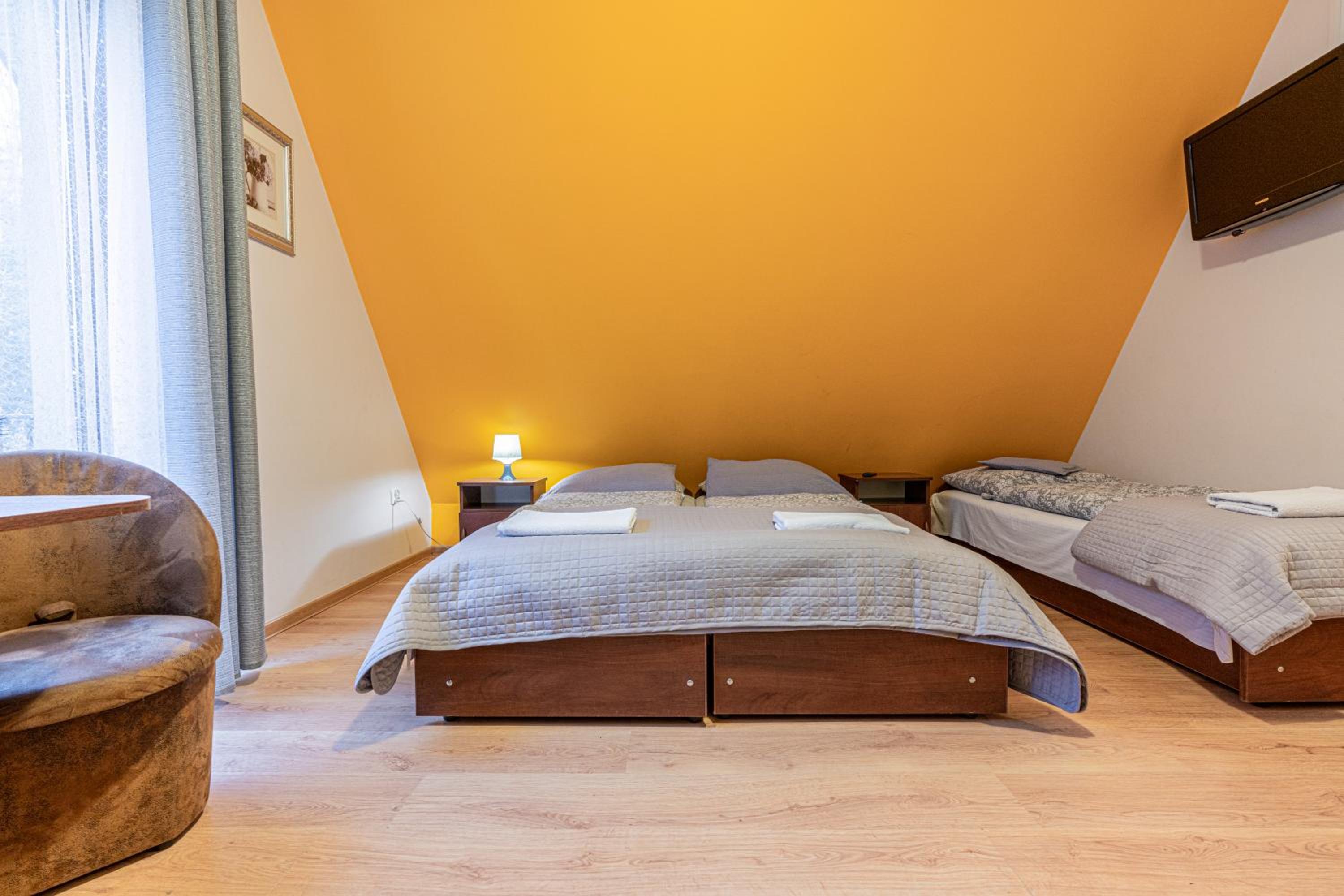 Quadruple Room with Balcony - Photo 6