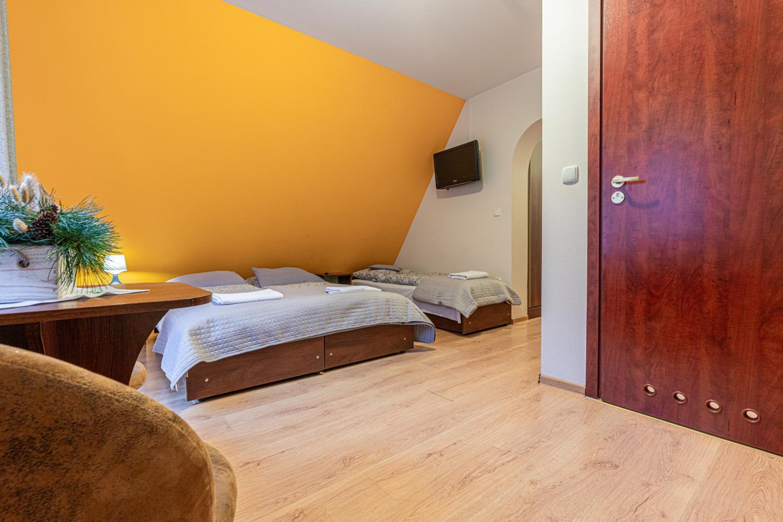 Quadruple Room with Balcony - Photo 1