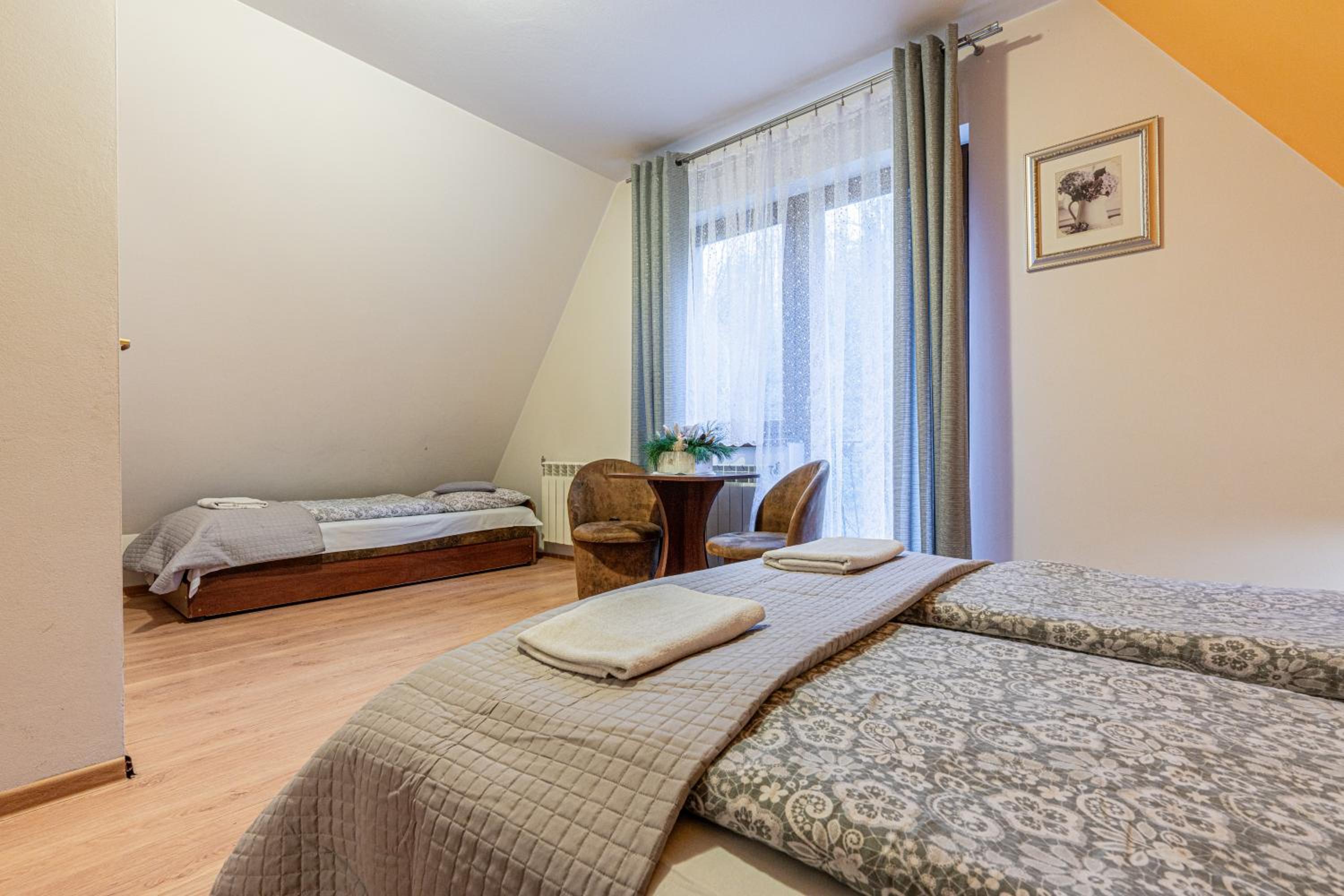 Quadruple Room with Balcony - Photo 2