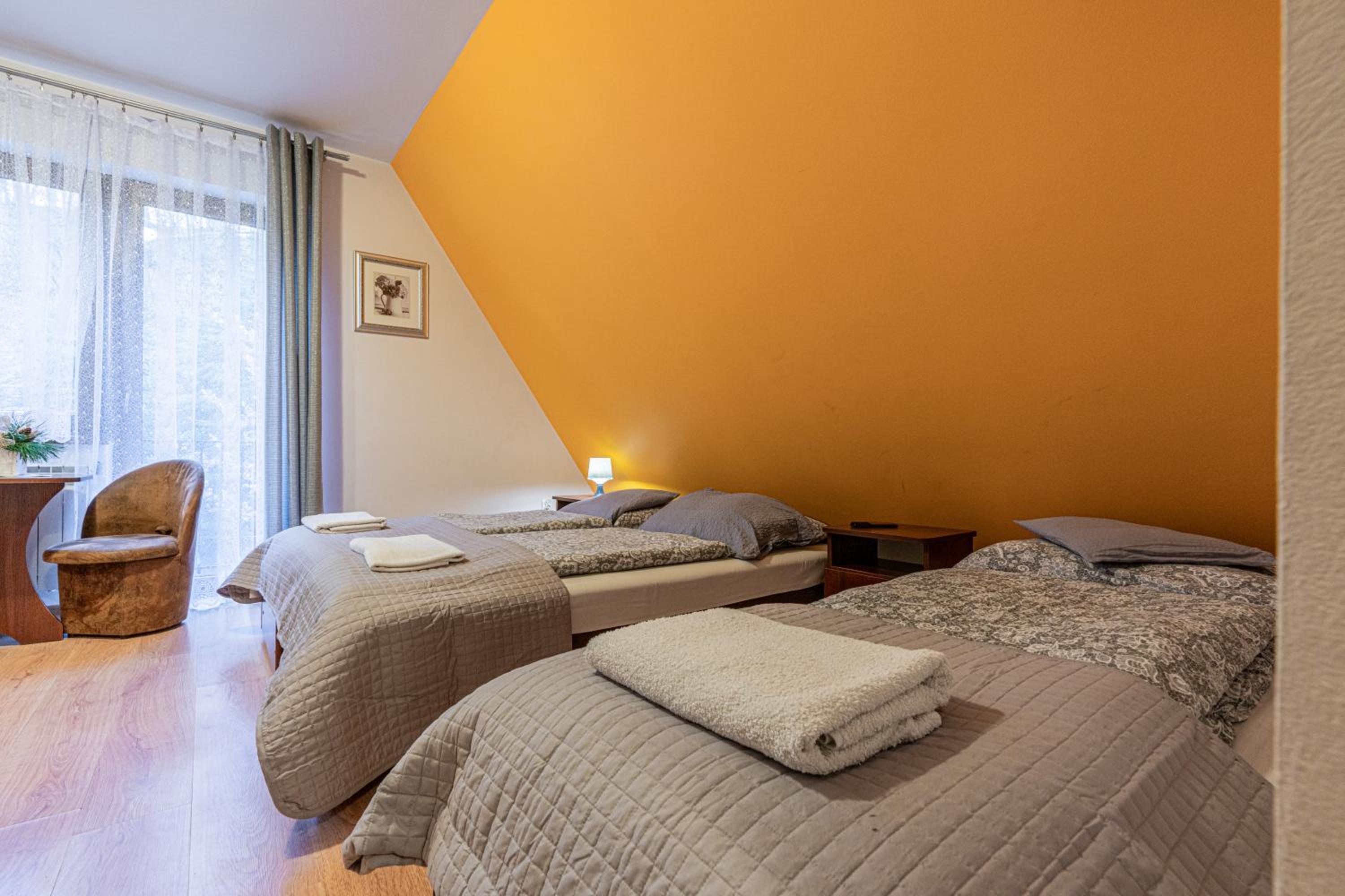 Quadruple Room with Balcony - Photo 14