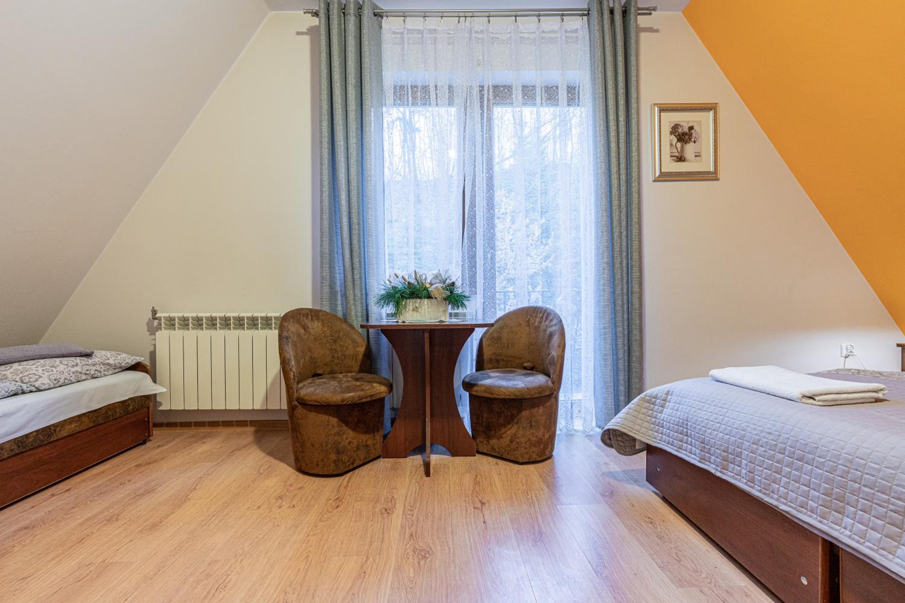 Quadruple Room with Balcony - Photo 5