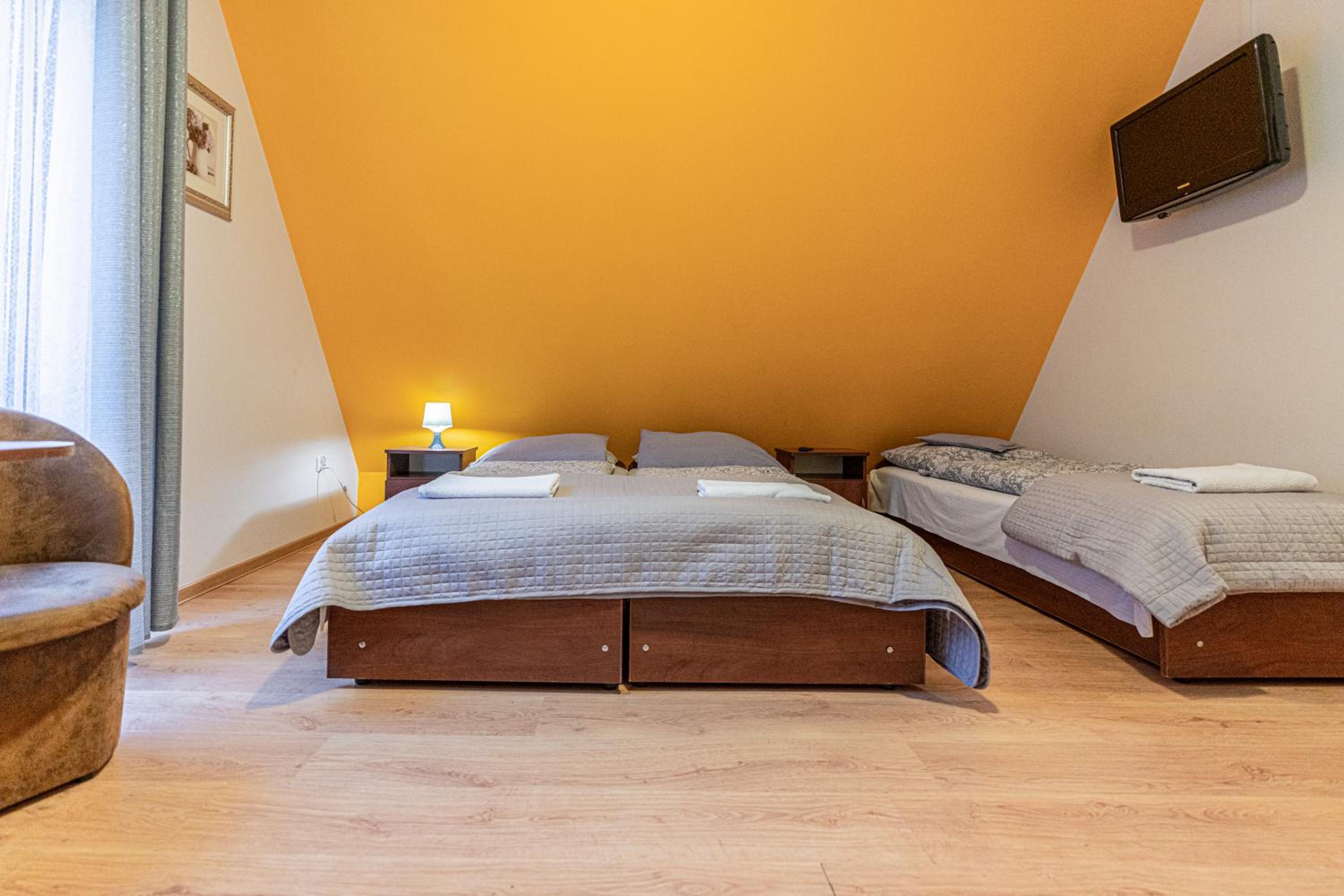 Quadruple Room with Balcony - Photo 16