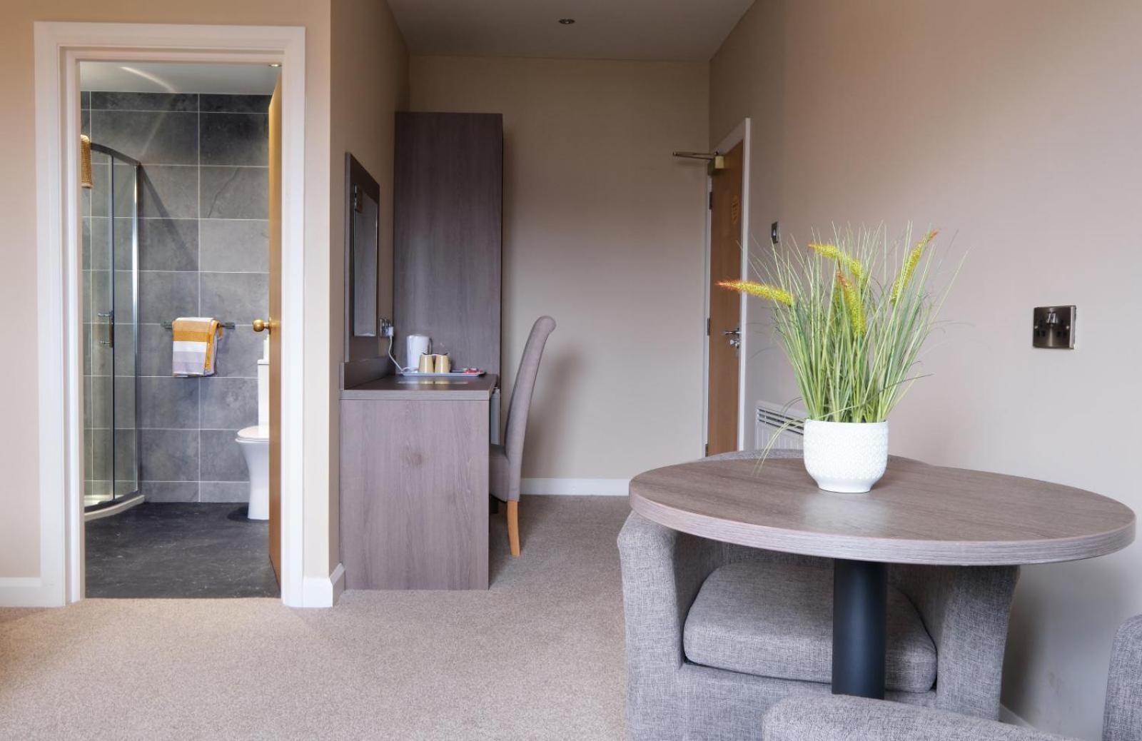 Double Room with Private Bathroom - Photo 12