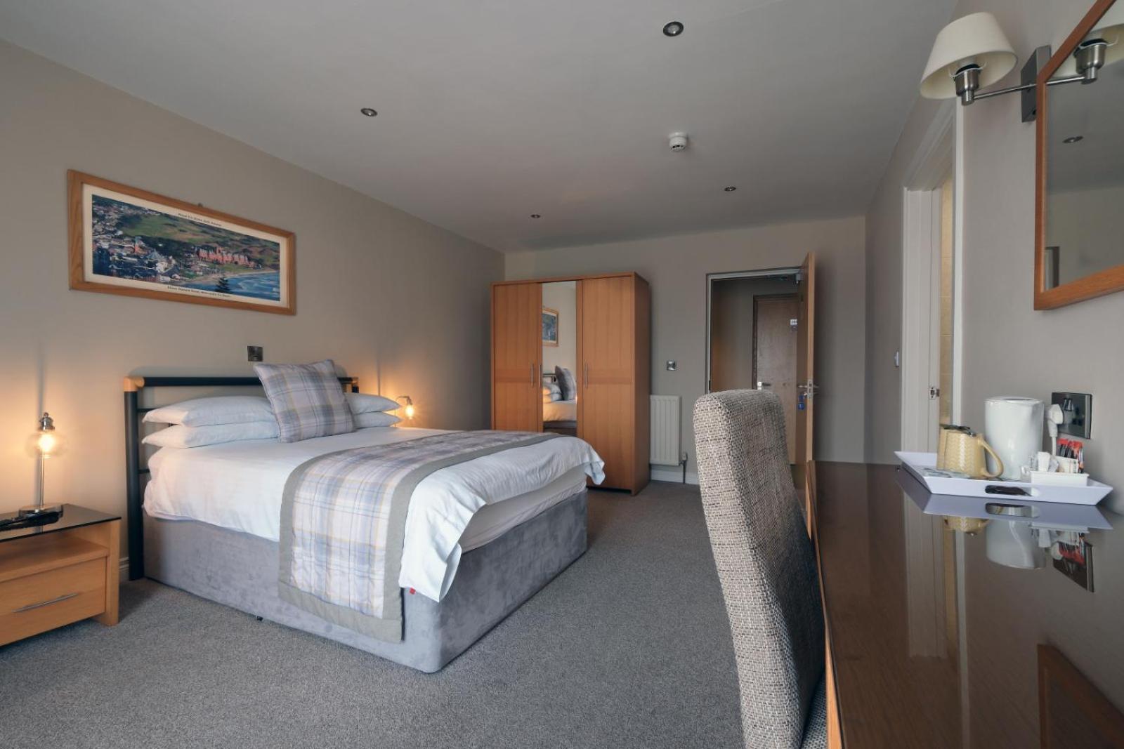 Double Room with Private Bathroom - Photo 3
