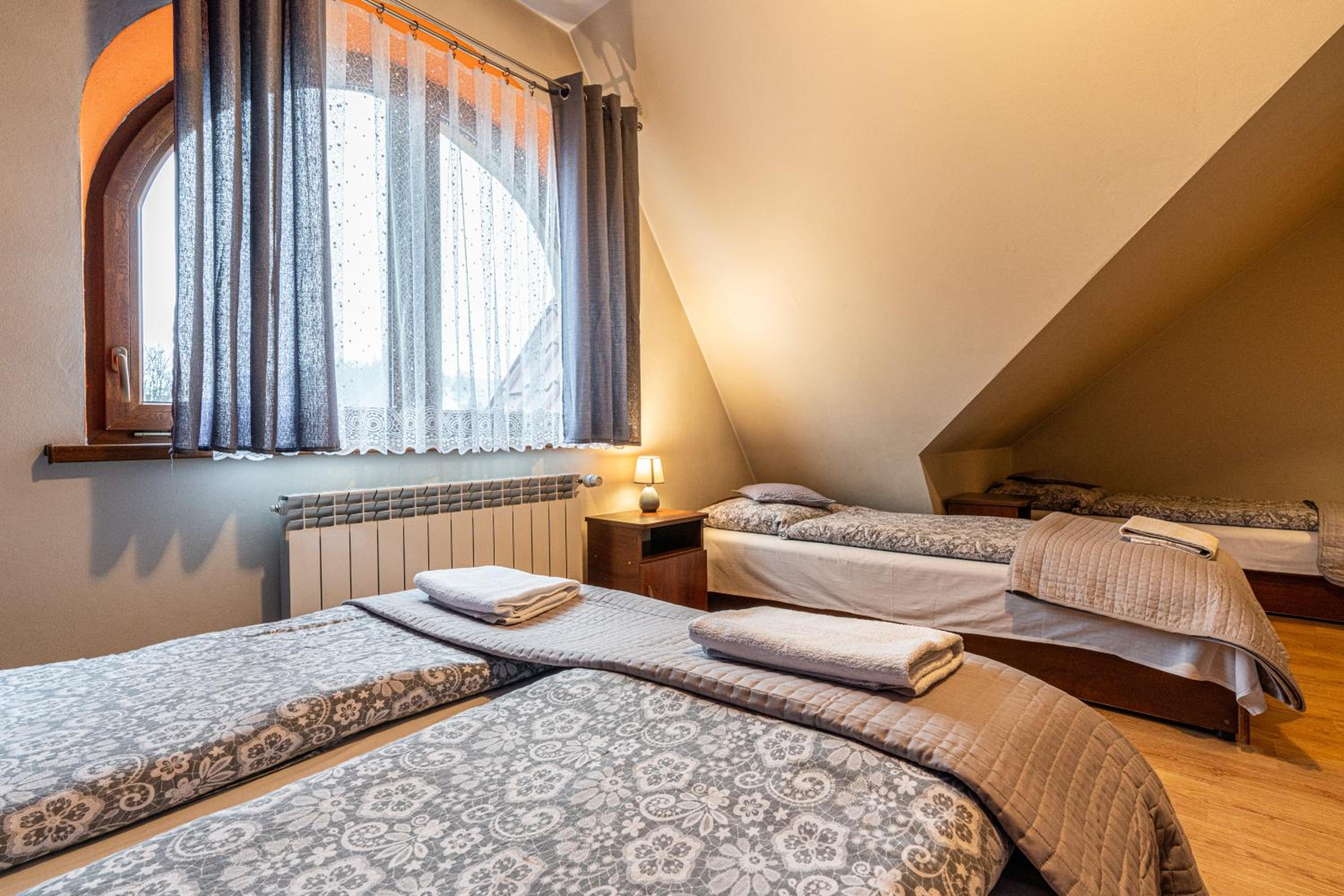 Quadruple Room with Mountain View - Photo 12