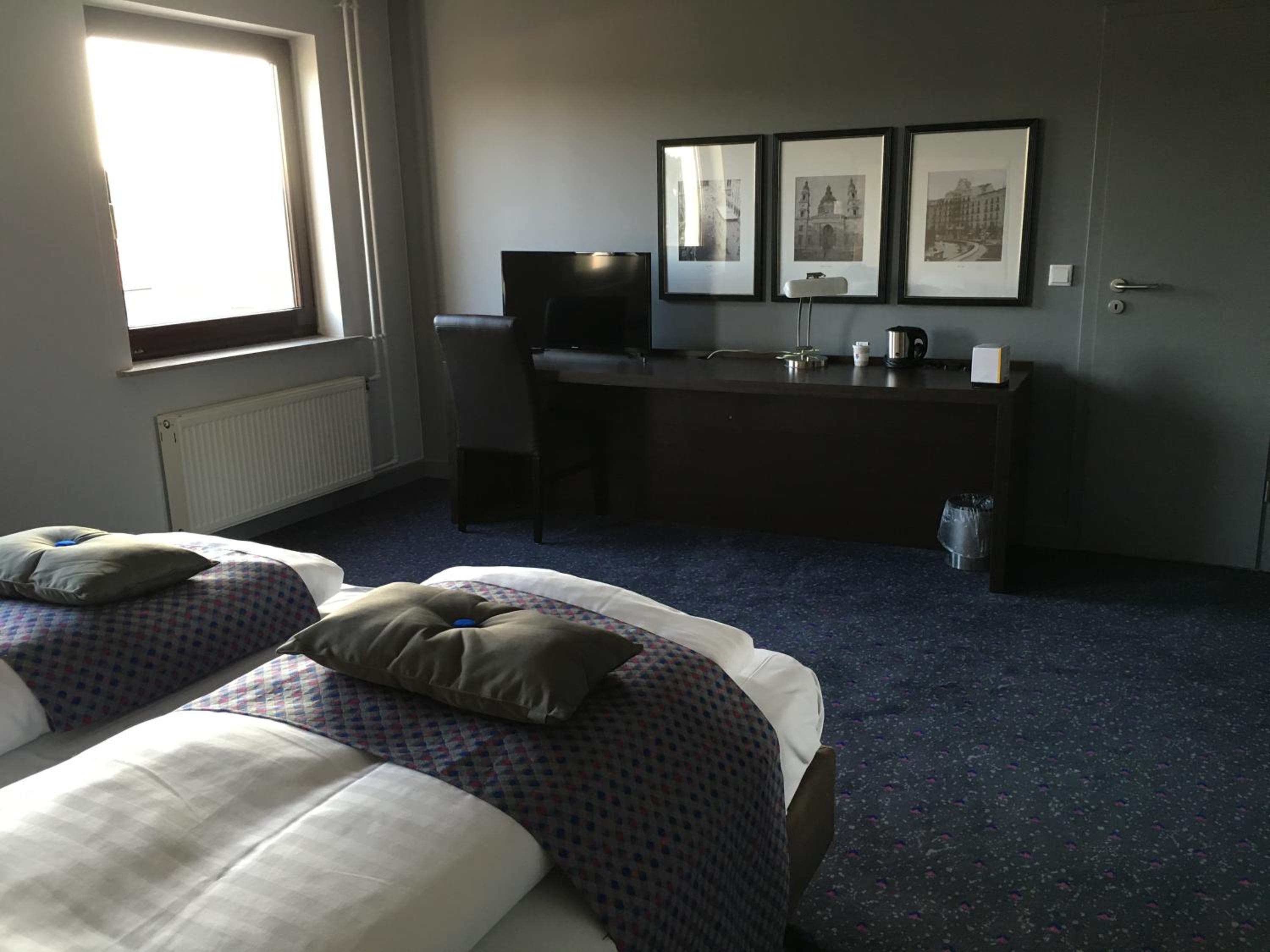 Commodore Room