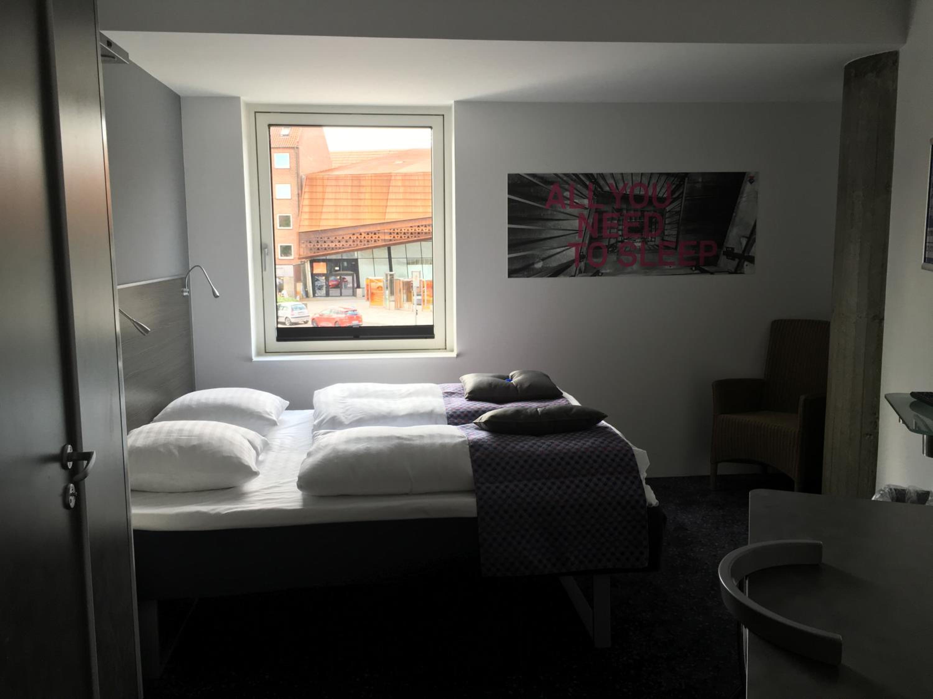 Commodore Room