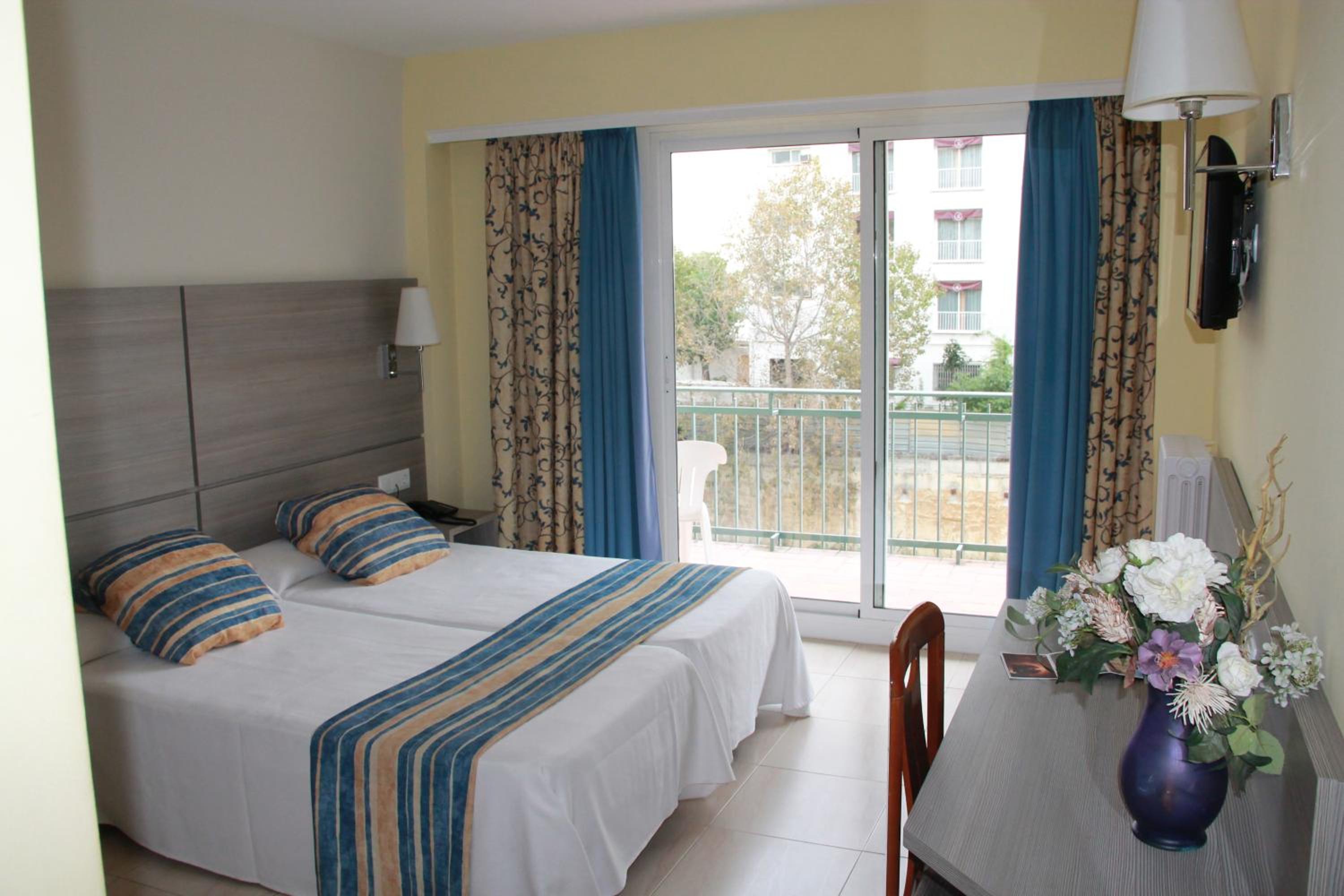 Triple Premium con aire acondicionado (3 adultos)