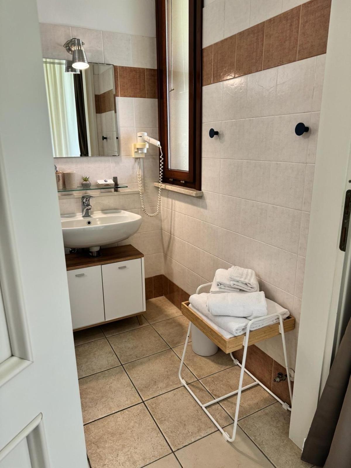 Triple Room - Photo 9