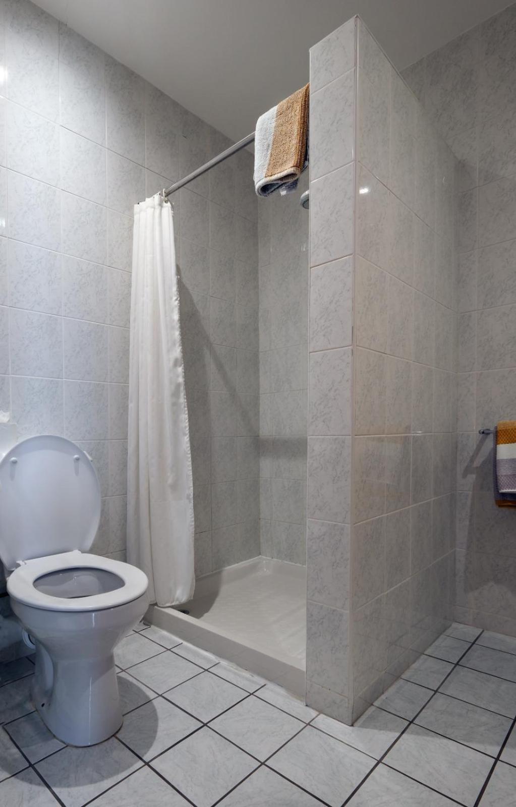 Double Room with Private Bathroom - Photo 4
