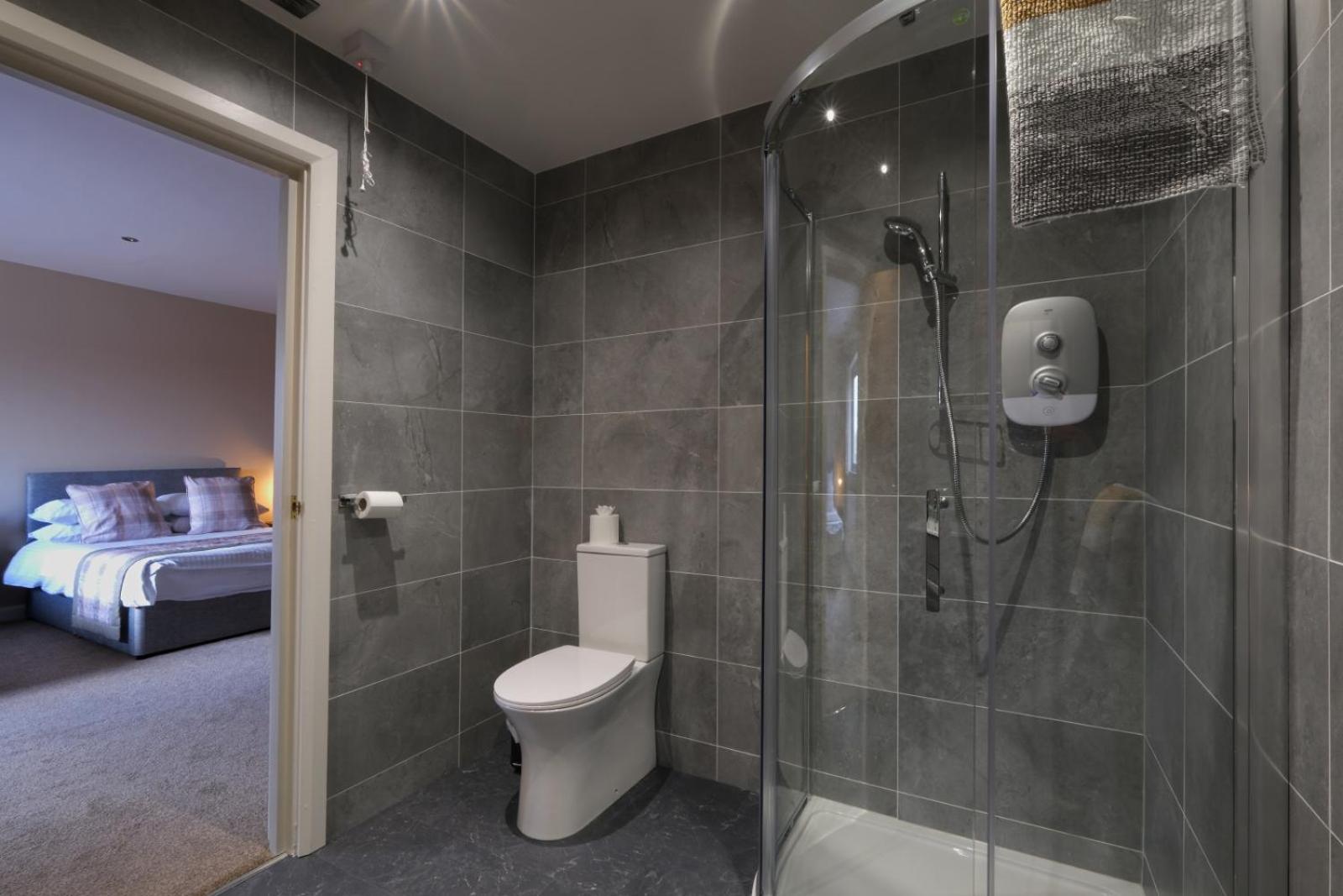 Twin Room with Bathroom - Photo 2