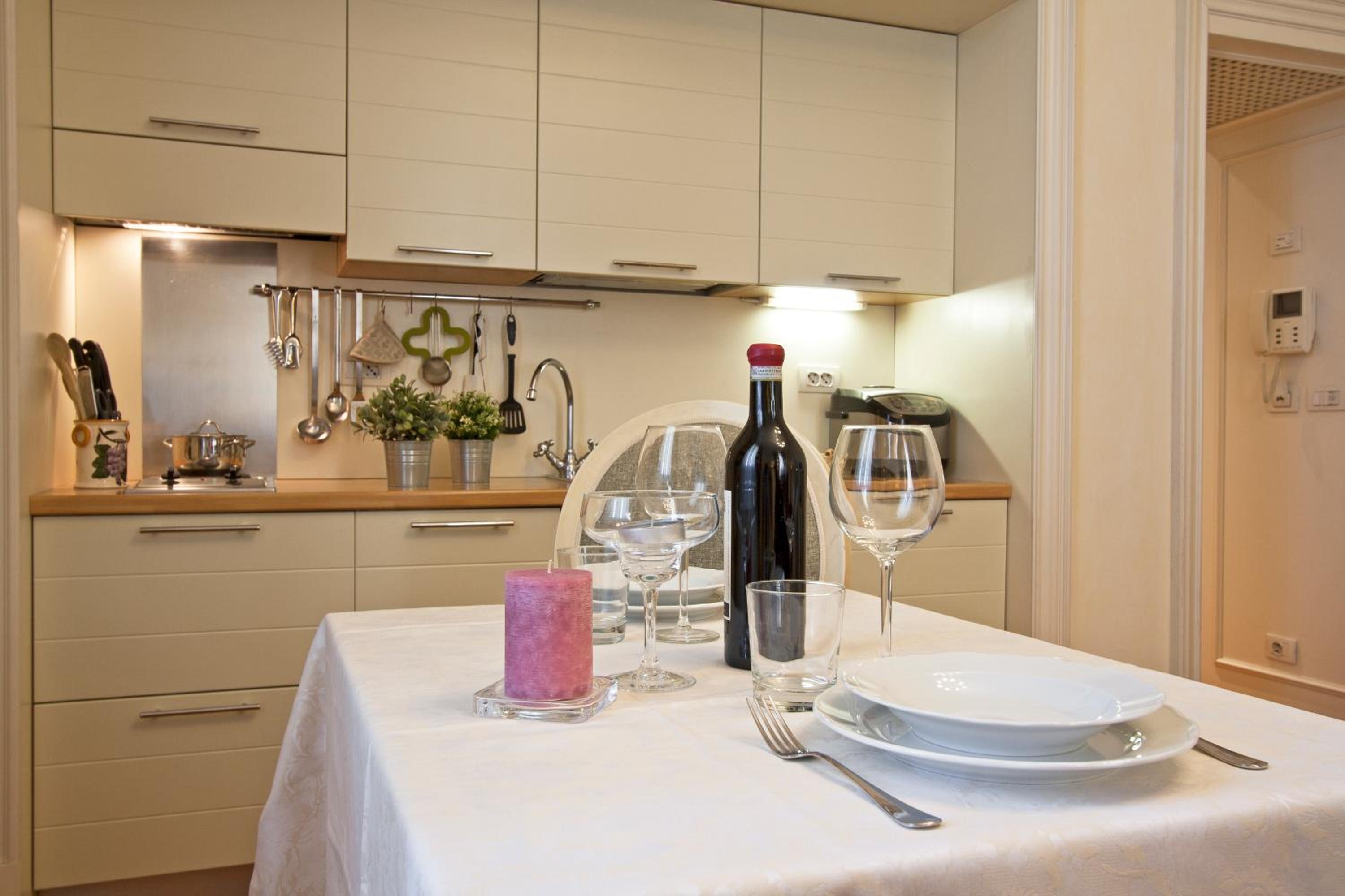 Superior Apartment thumbnail 5