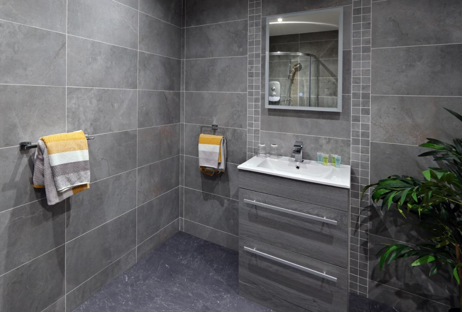 Twin Room with Bathroom - Photo 5