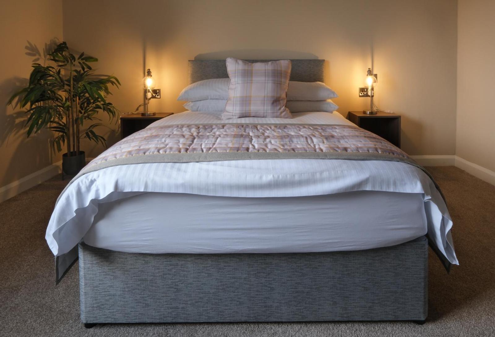 Double Room with Private Bathroom - Photo 11