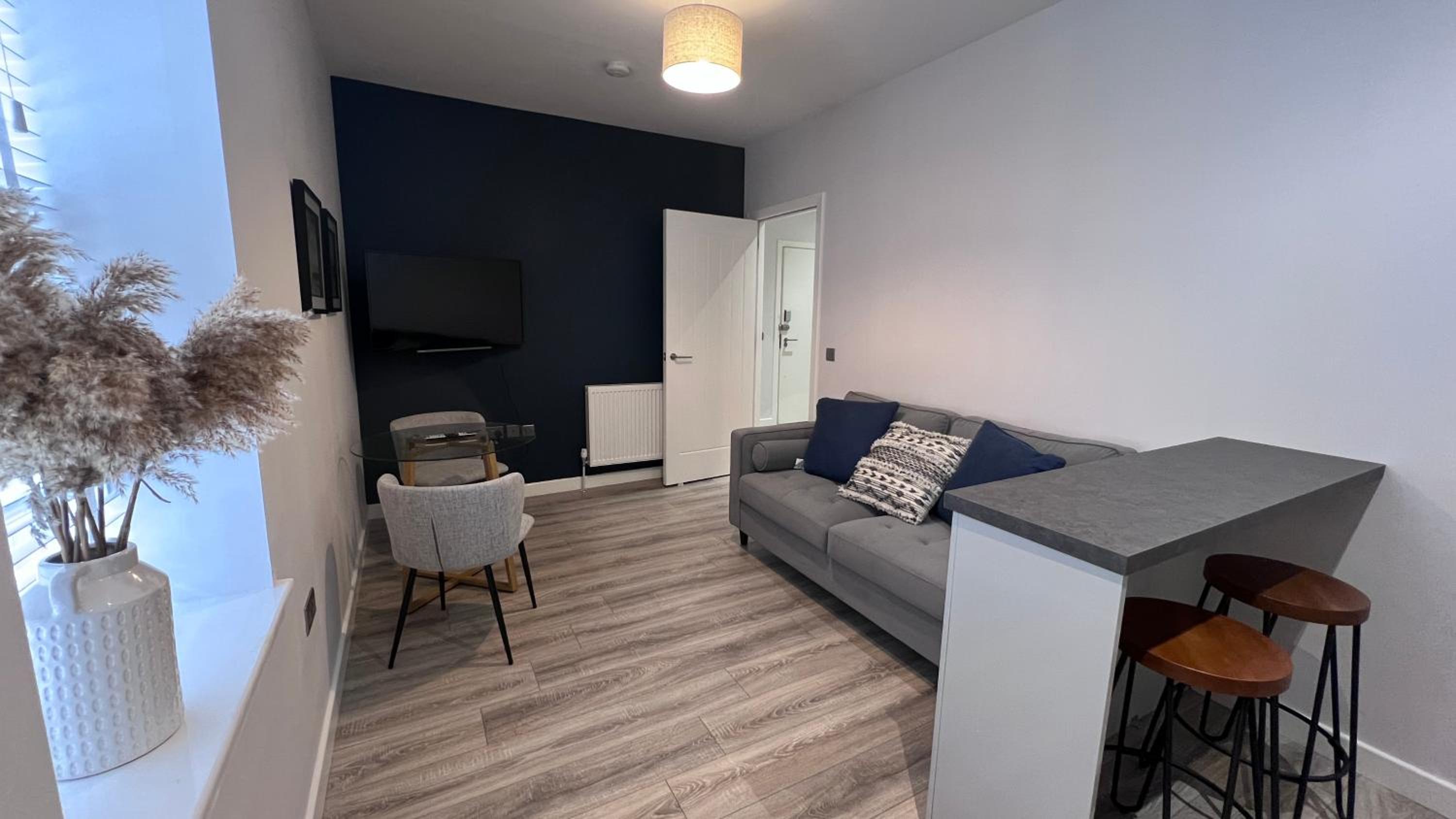 One-Bedroom Apartment photo 2