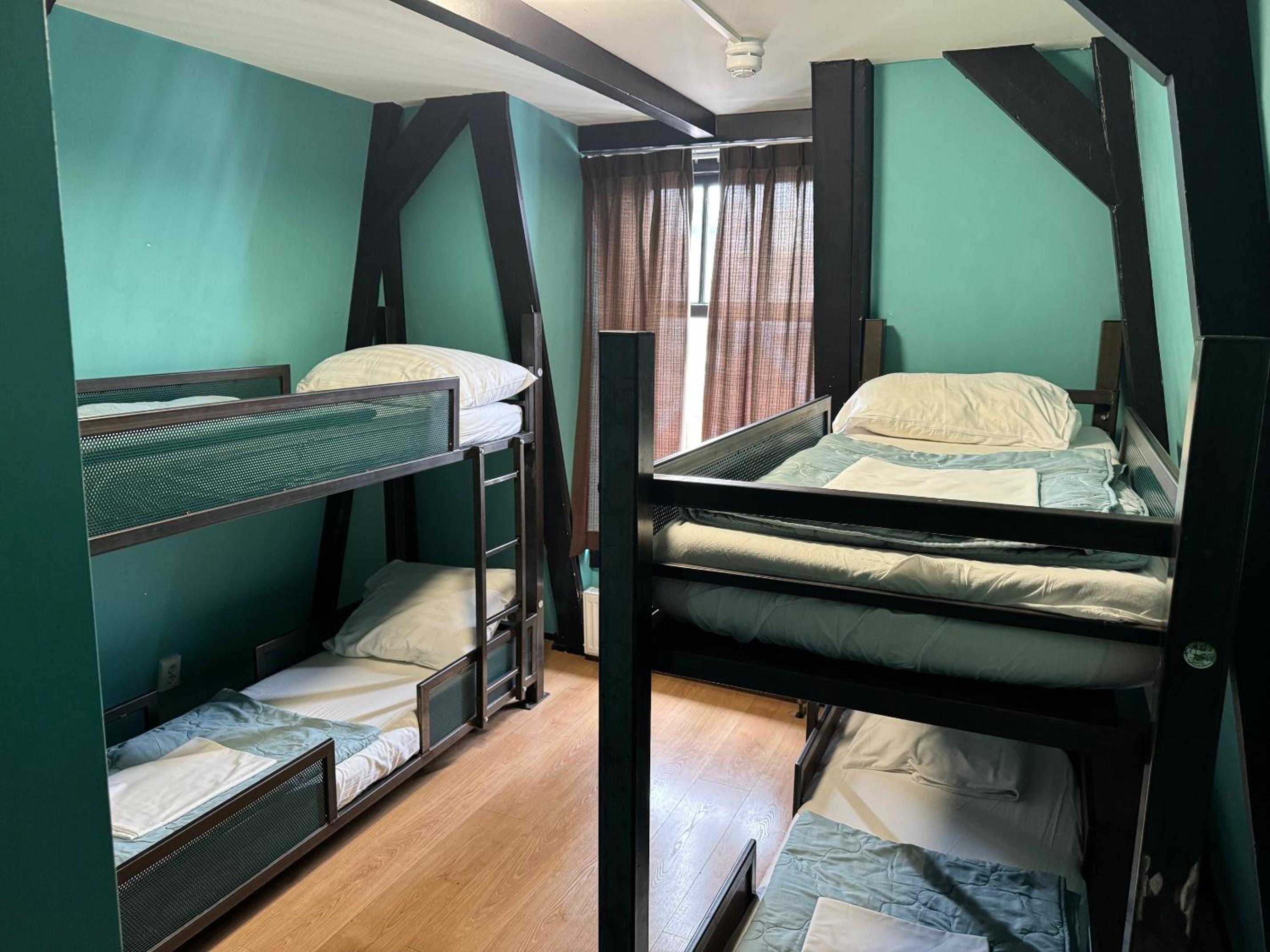 Bed in 4-Bed Mixed Dormitory Room photo 1
