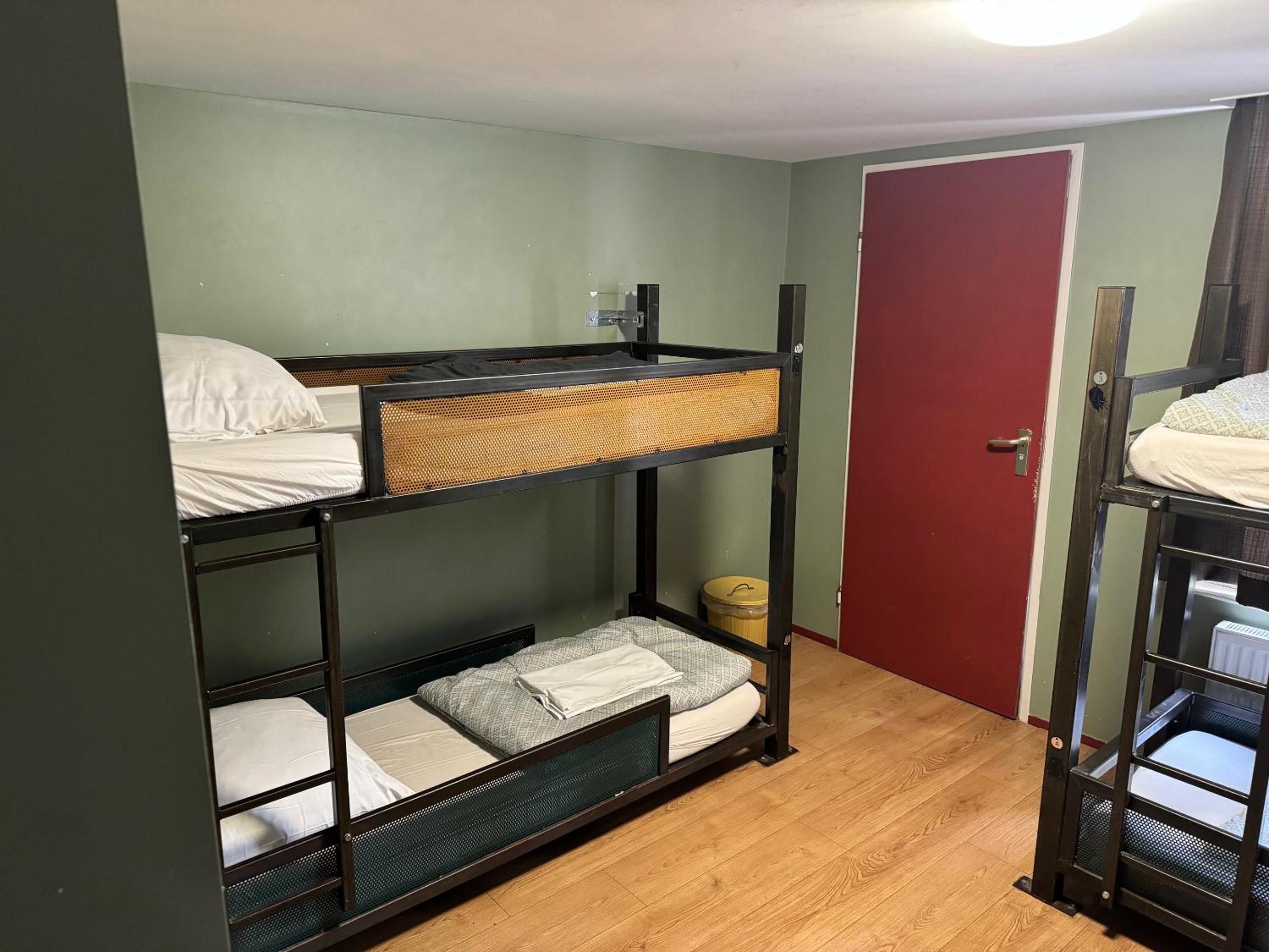 Bed in 6-Bed Mixed Dormitory Room photo 1