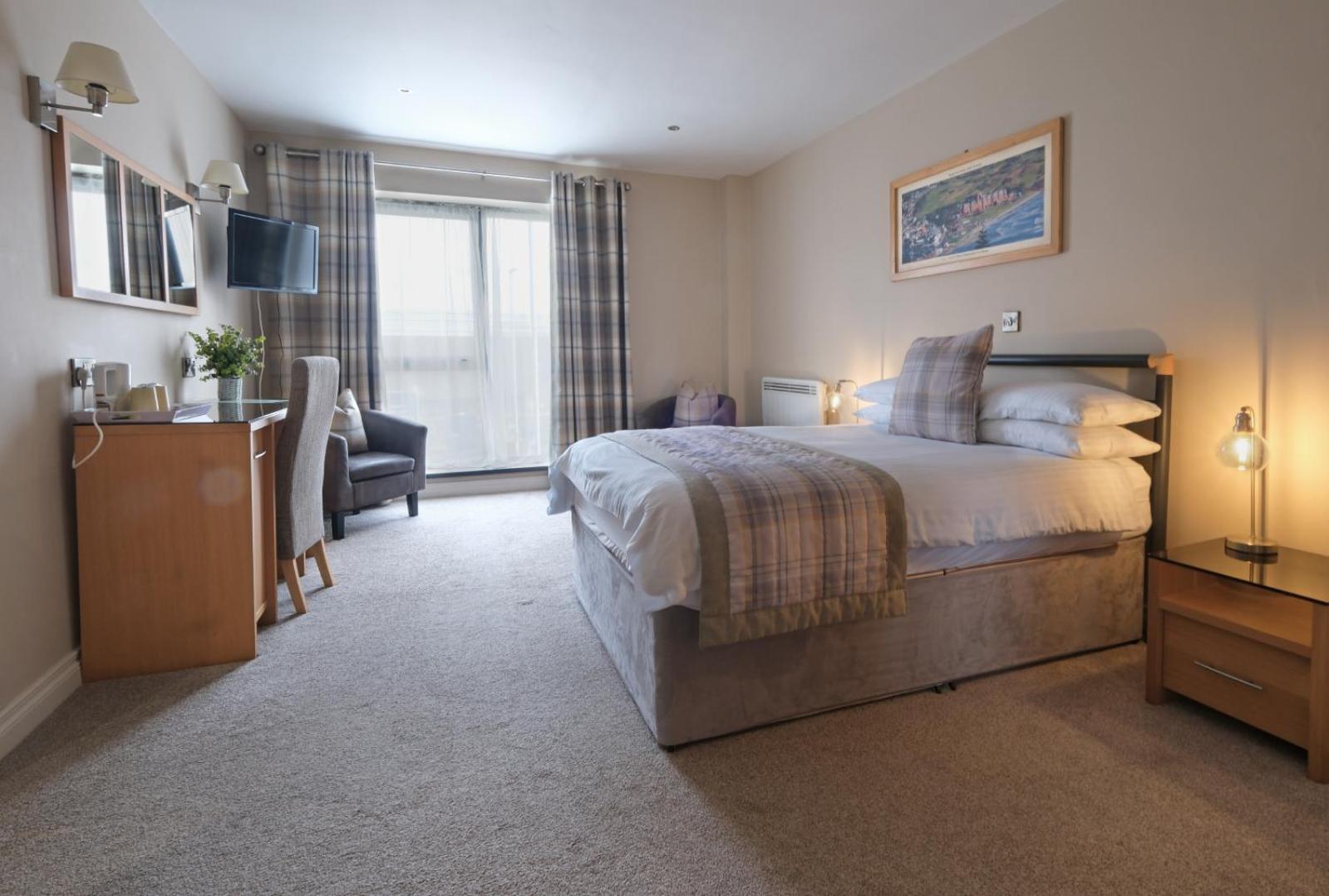 Double Room with Private Bathroom - Photo 2