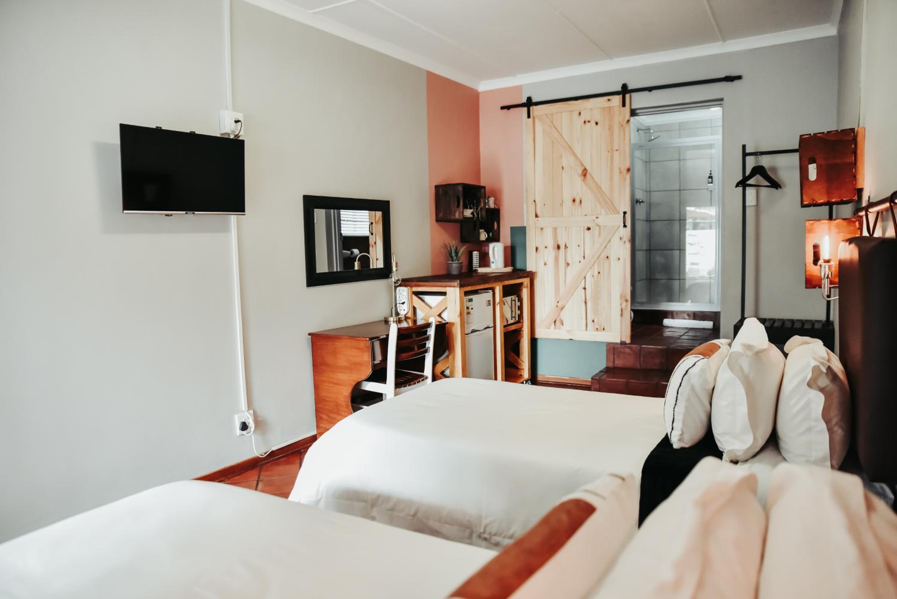Twin Room - Photo 8