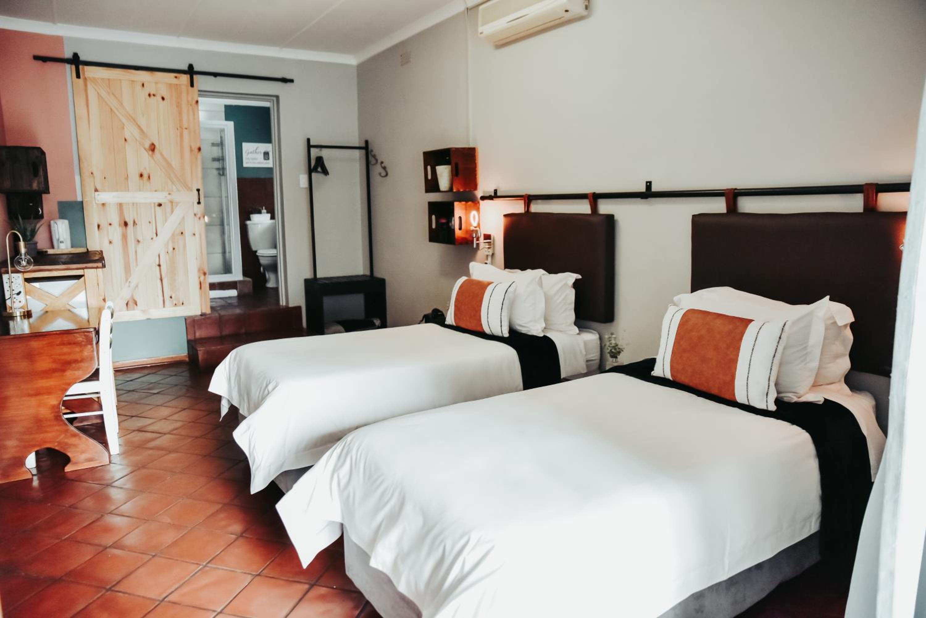 Twin Room - Photo 2