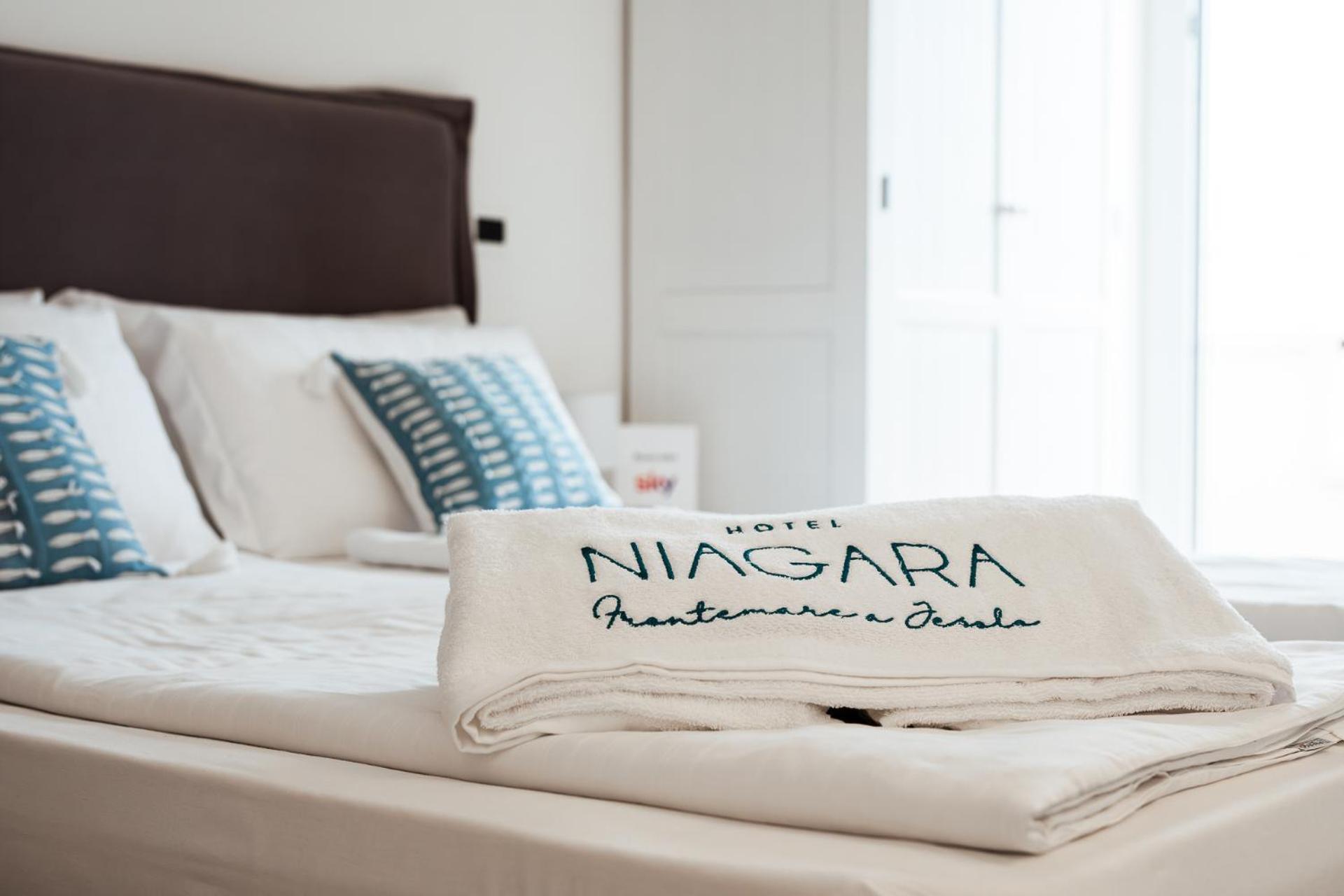 Comfort Double Room with Lateral Sea View photo 1