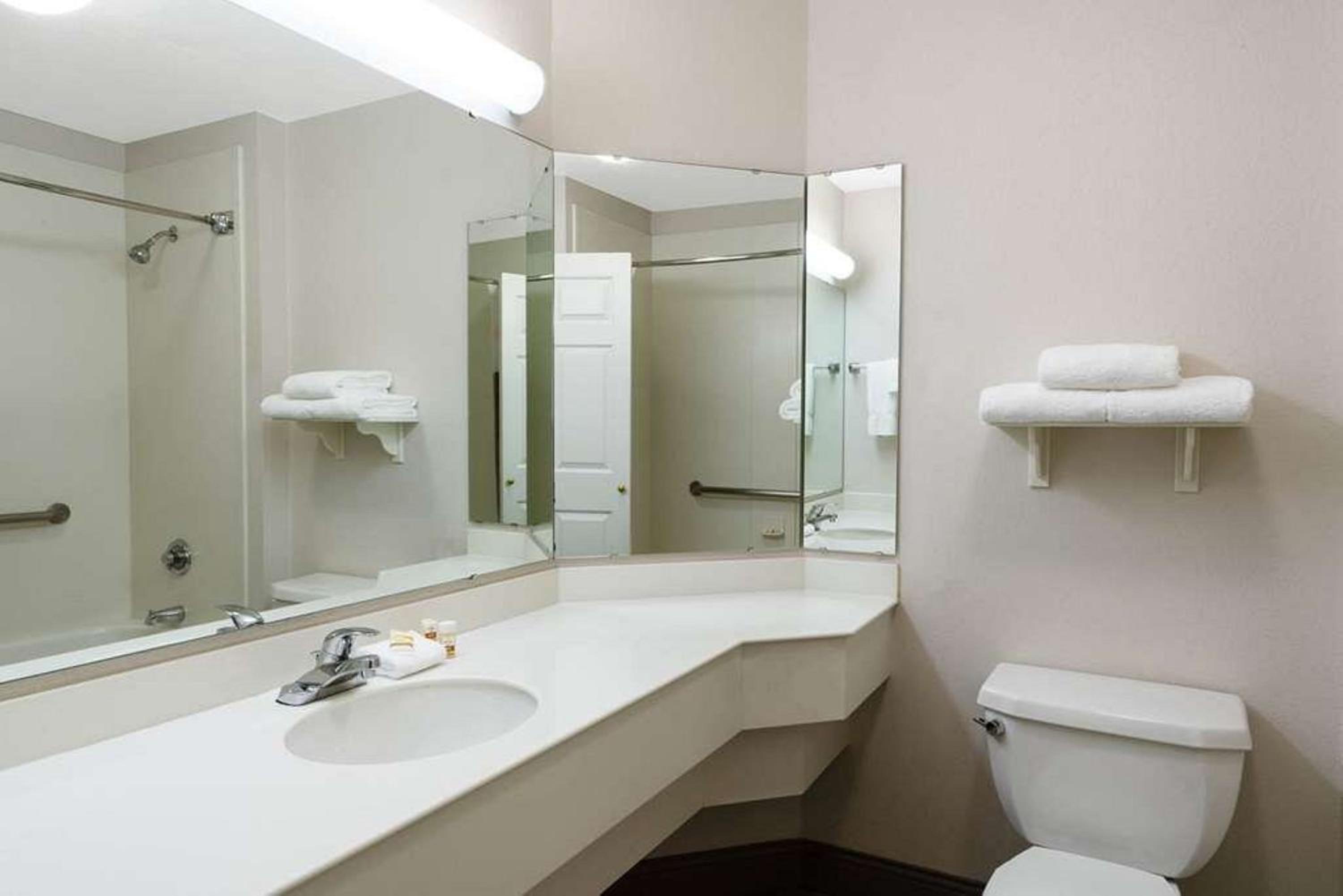 Deluxe King Room - Photo 3