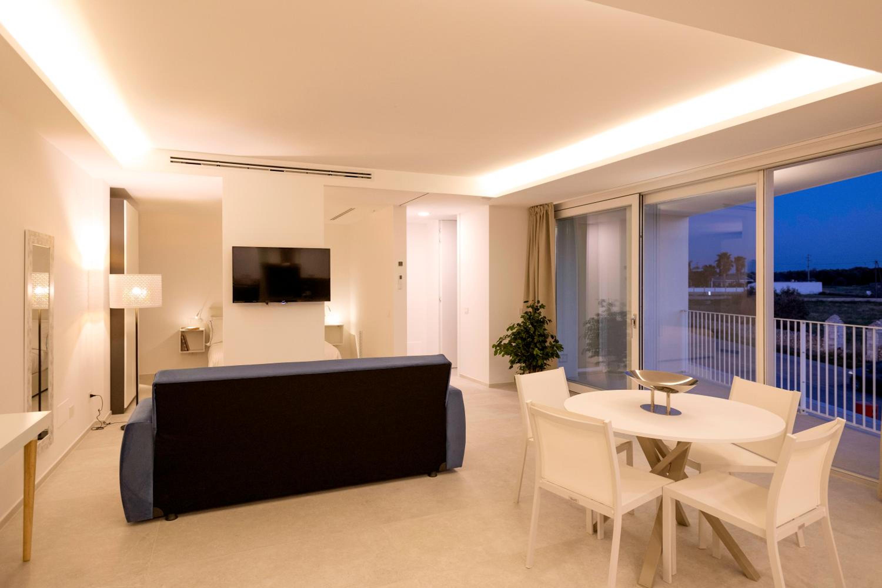 One-Bedroom Apartment with Balcony photo 2