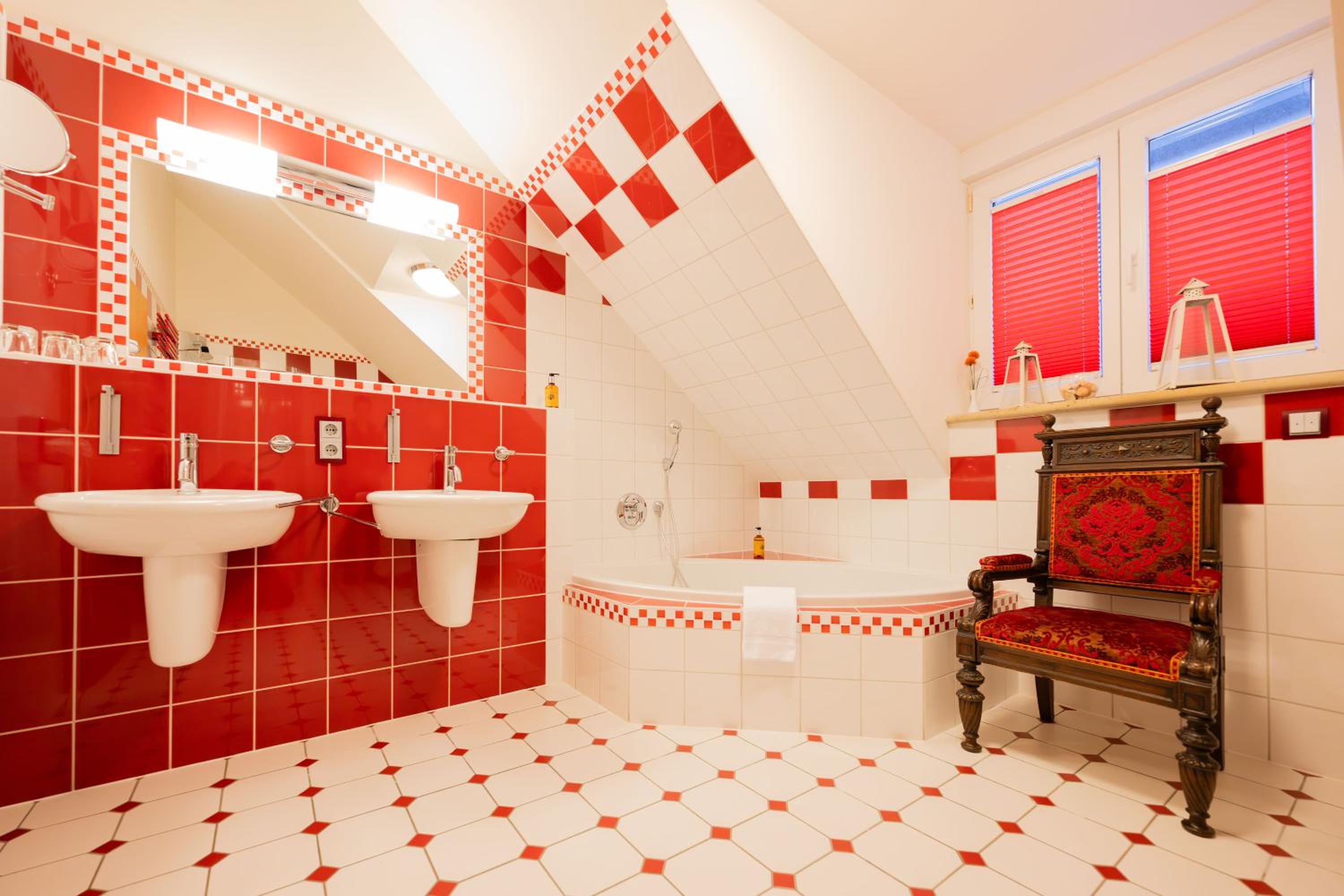  2 Bedroom Family Suite - Photo 3