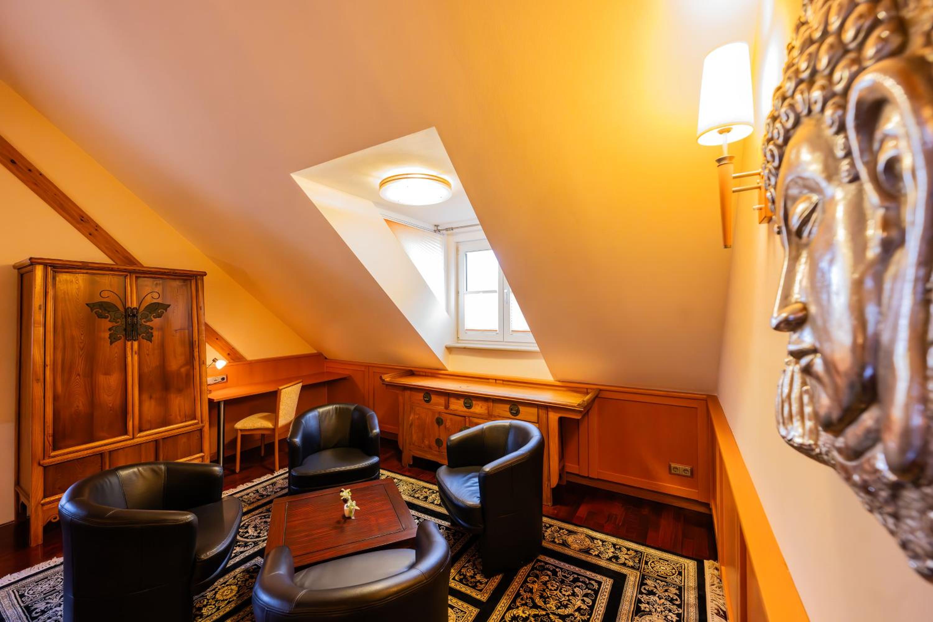  2 Bedroom Family Suite - Photo 4